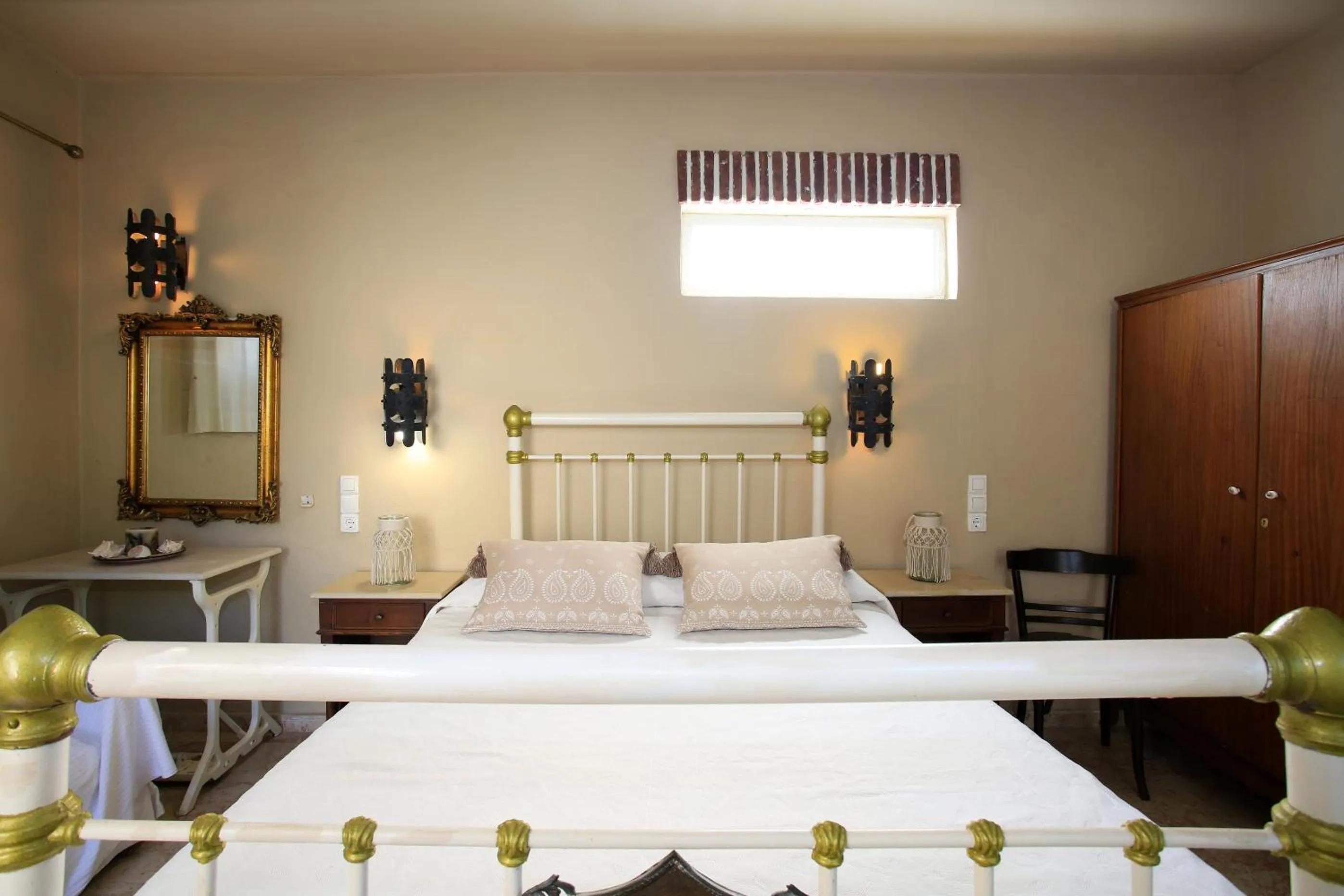 Bedroom, Bed in Villa Oasis