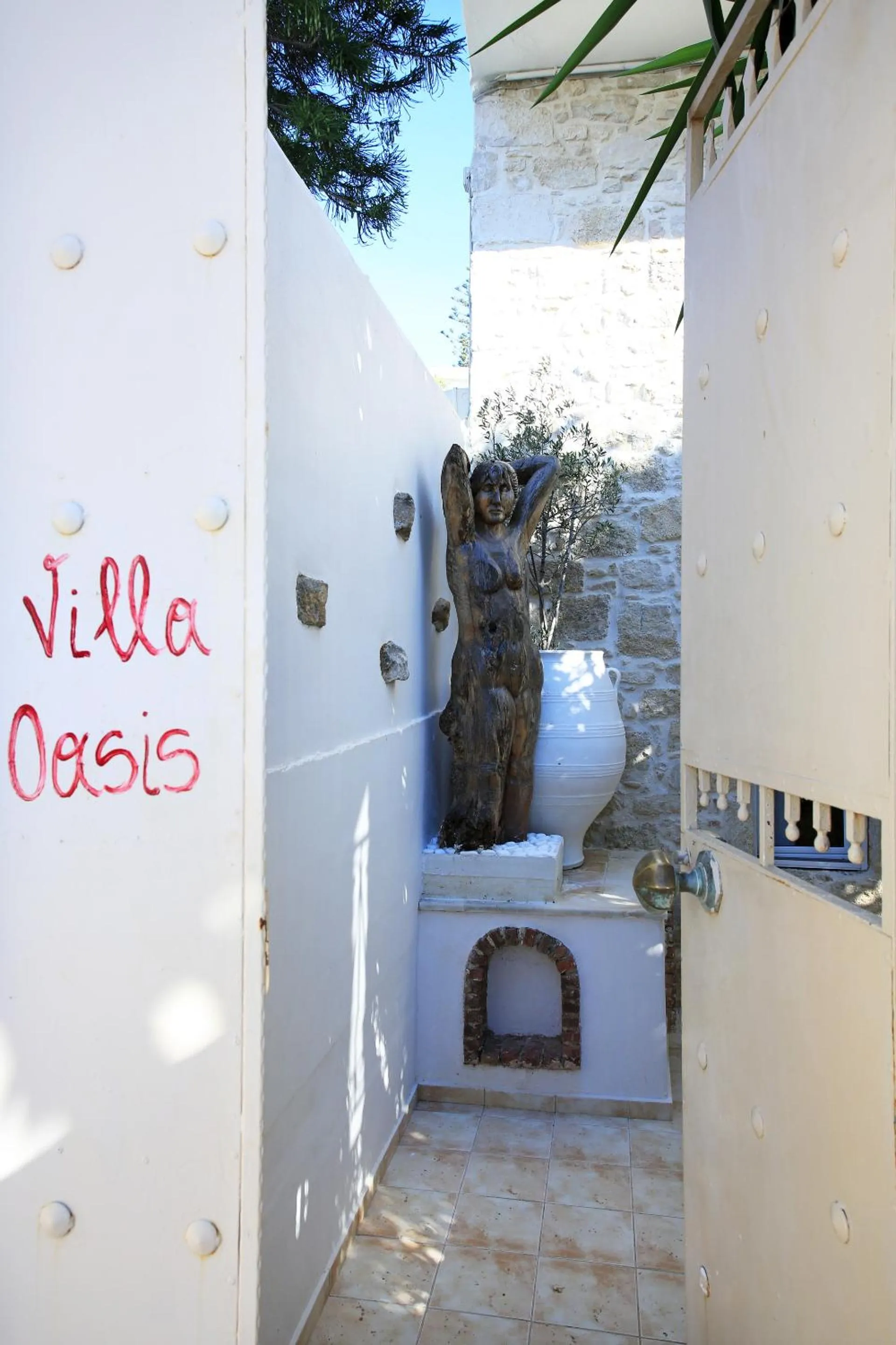 Facade/entrance in Villa Oasis