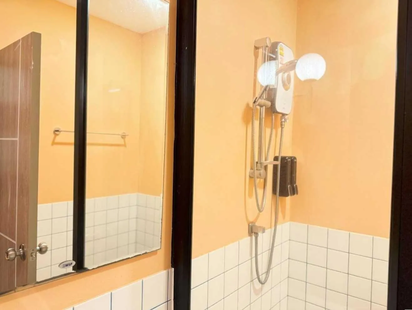 Bathroom in Collection O The Singha Chiangmai Hotel