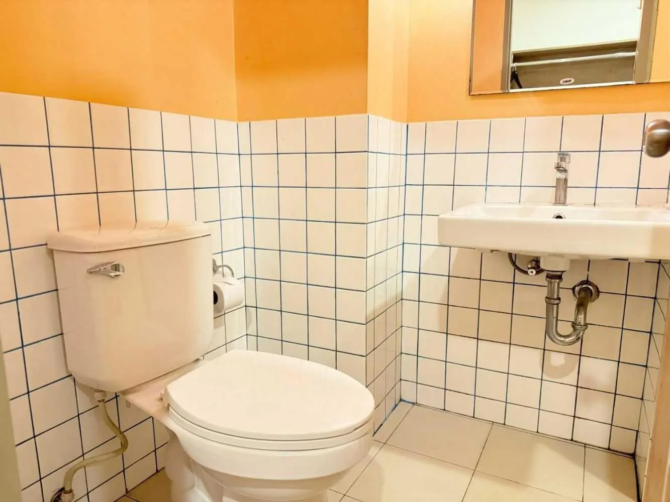 Bathroom in Collection O The Singha Chiangmai Hotel