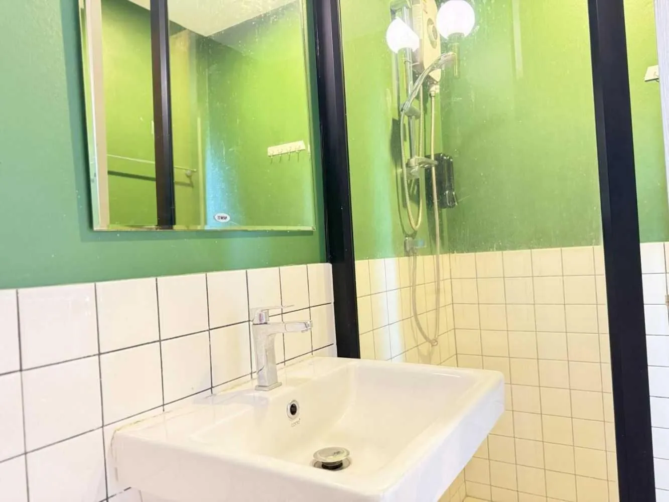 Bathroom in Collection O The Singha Chiangmai Hotel