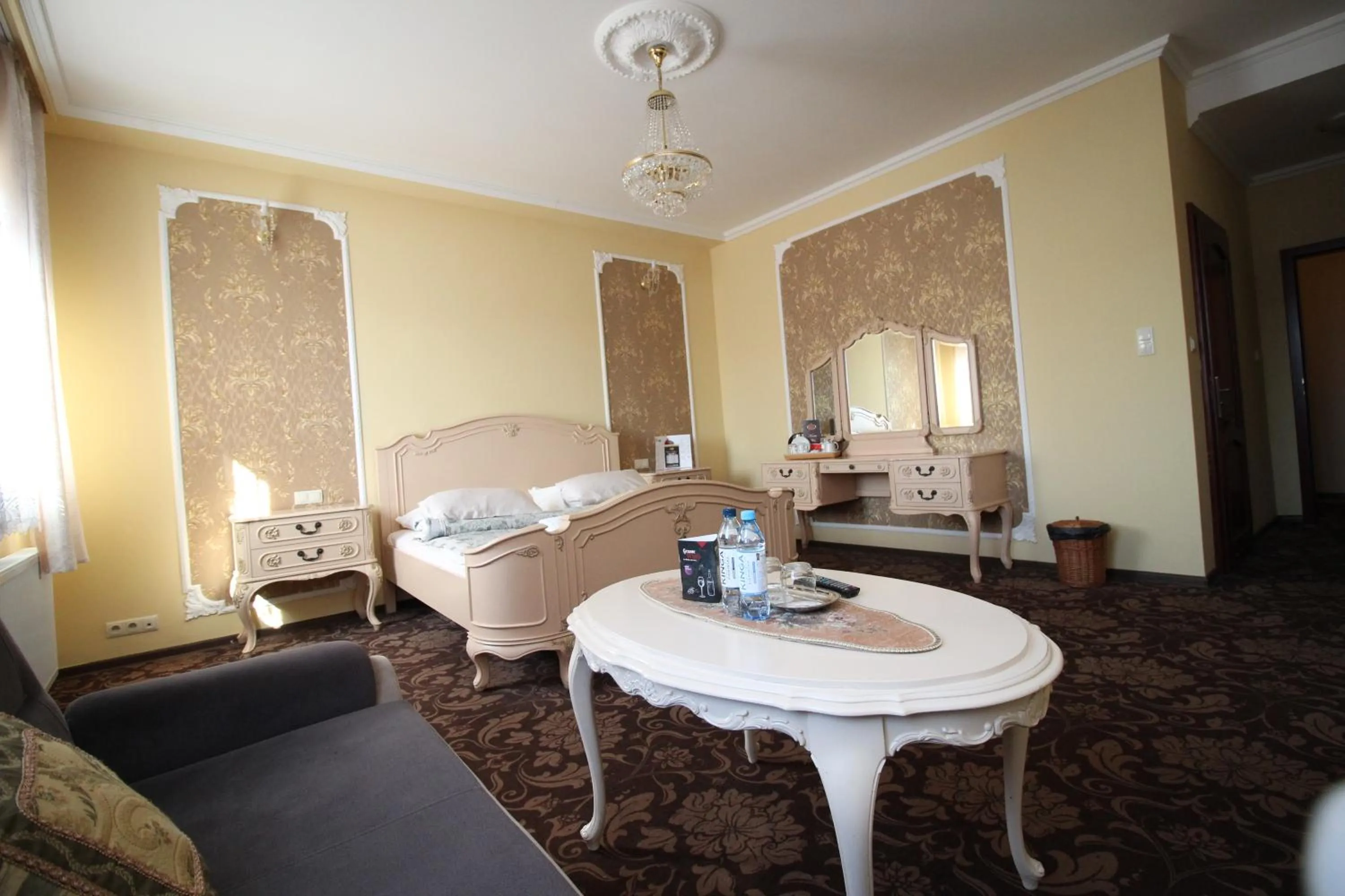 Bed in Złote Arkady