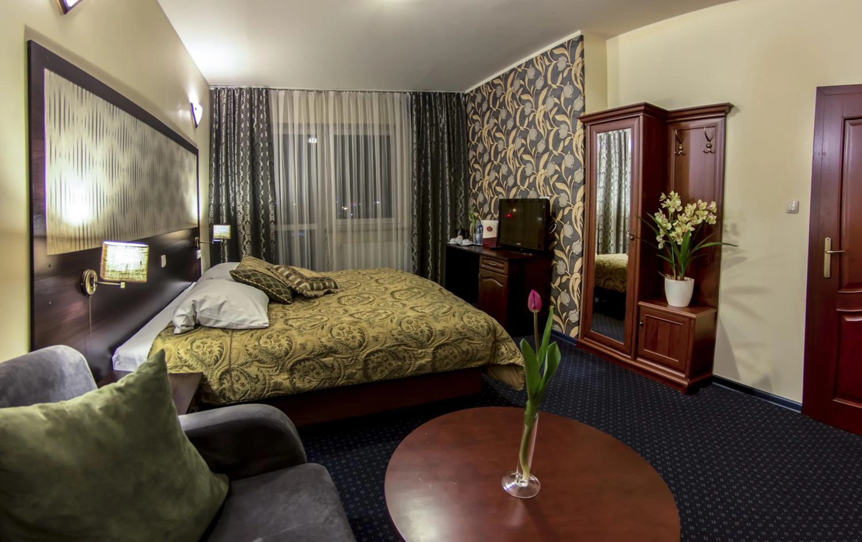 Photo of the whole room, Bed in Złote Arkady