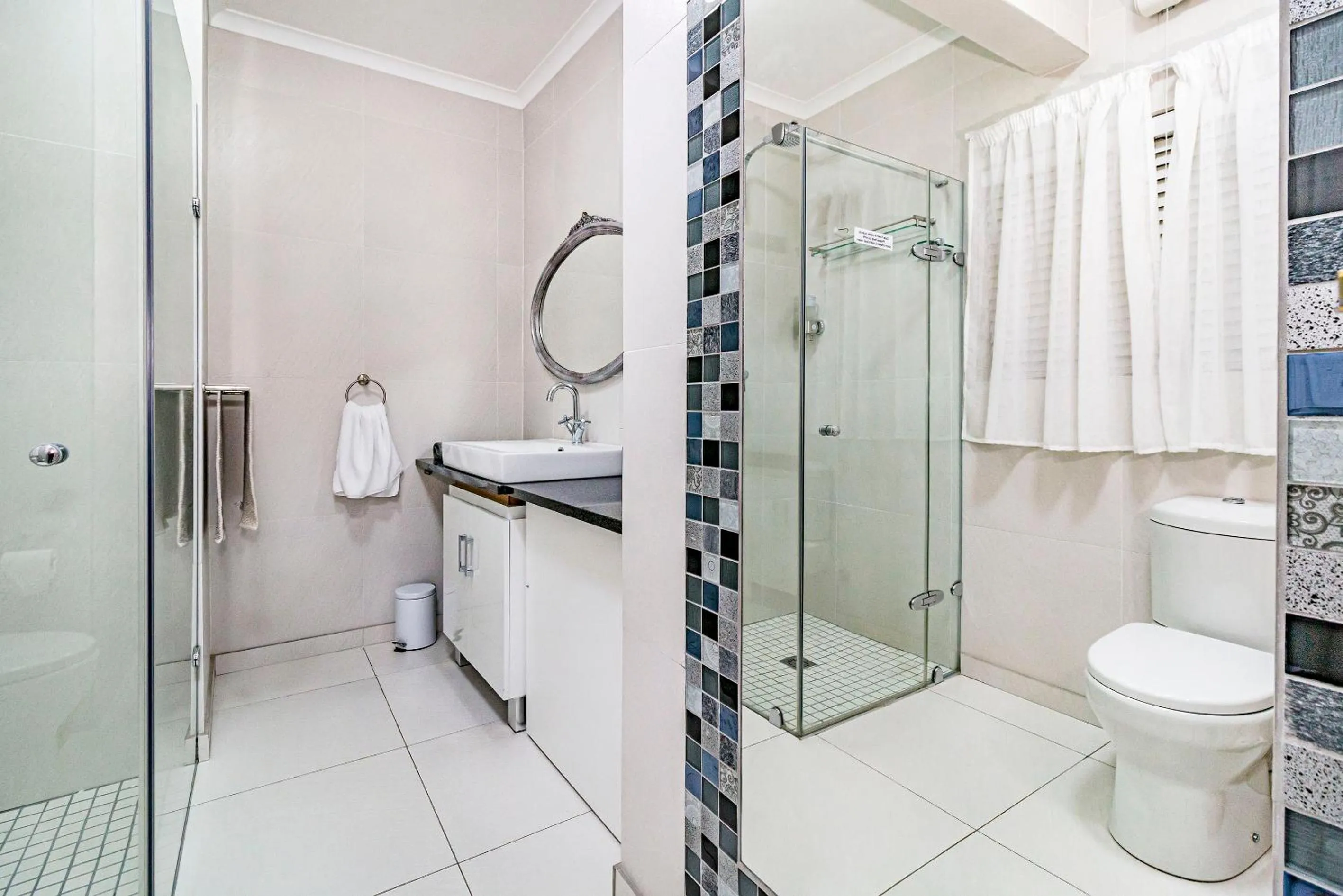 Shower in 5 Rembrandt Guesthouse