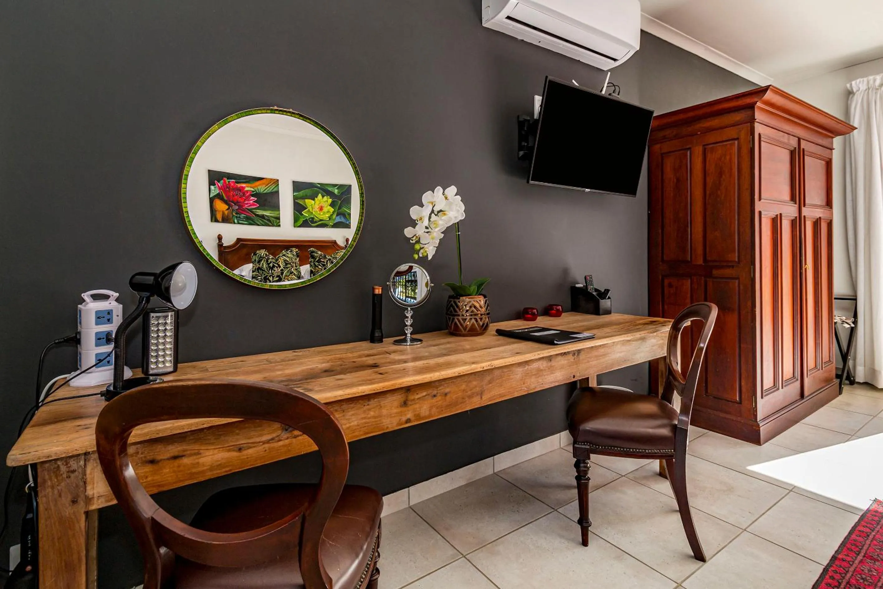 air conditioner in 5 Rembrandt Guesthouse