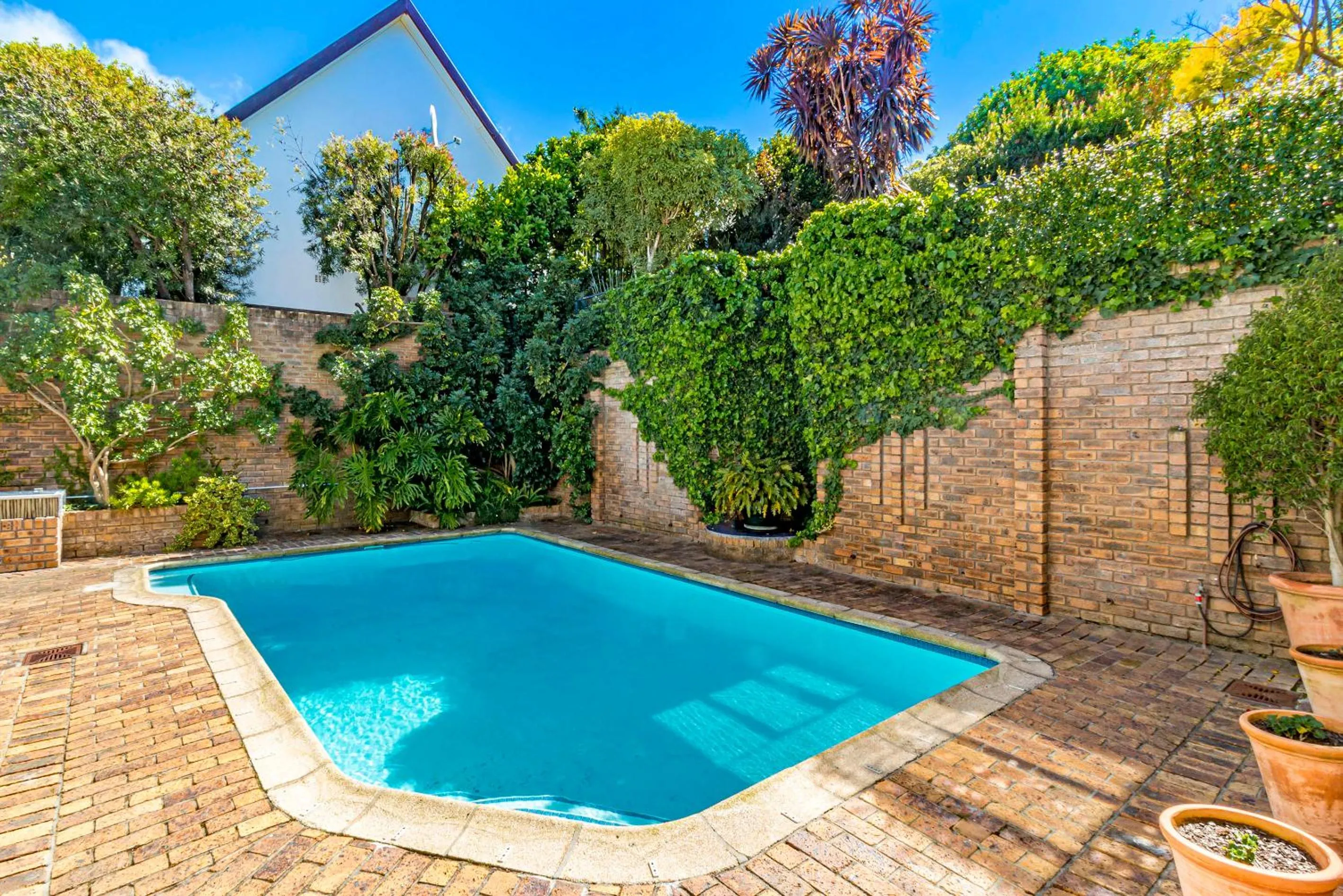 Garden view in 5 Rembrandt Guesthouse