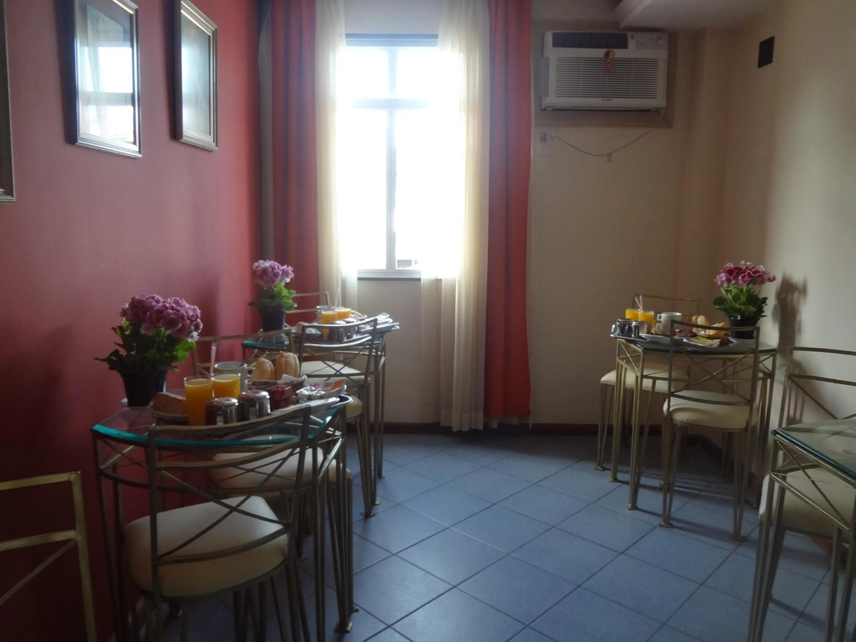 Restaurant/places to eat in Hotel Meu Cantinho (Adults Only)