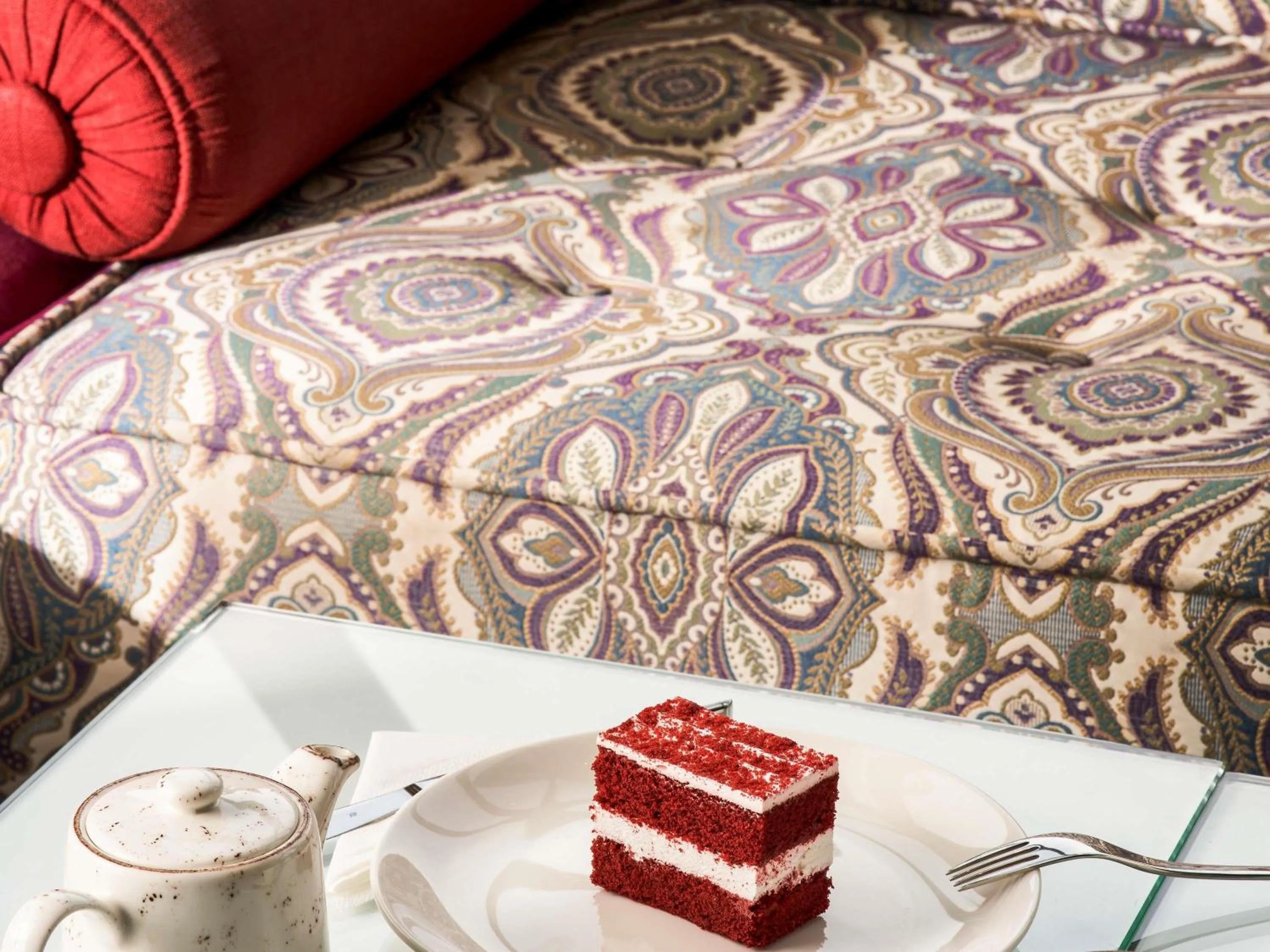 Restaurant/places to eat, Bed in Mövenpick Hotel Amman