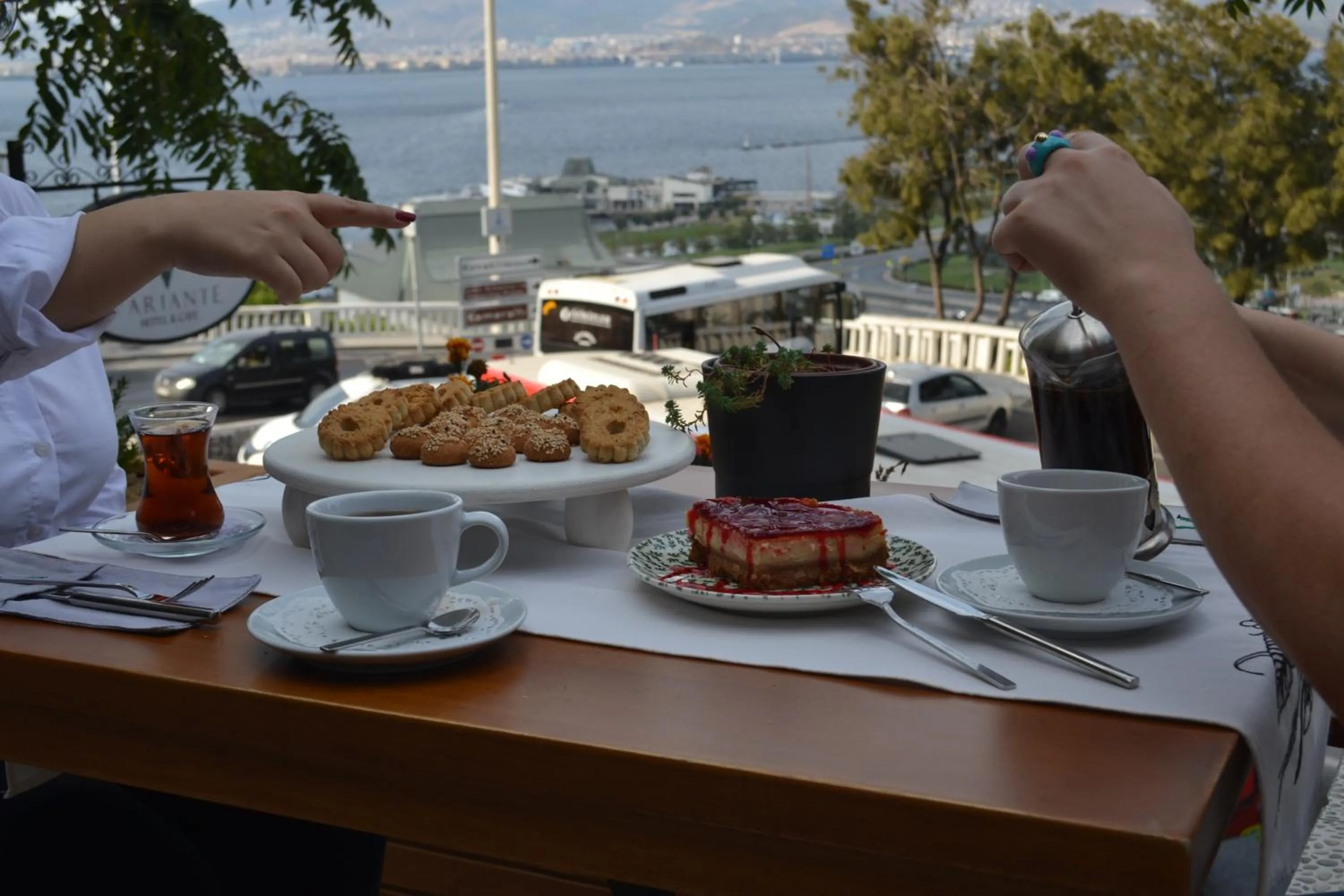 Restaurant/places to eat in Variante Hotel