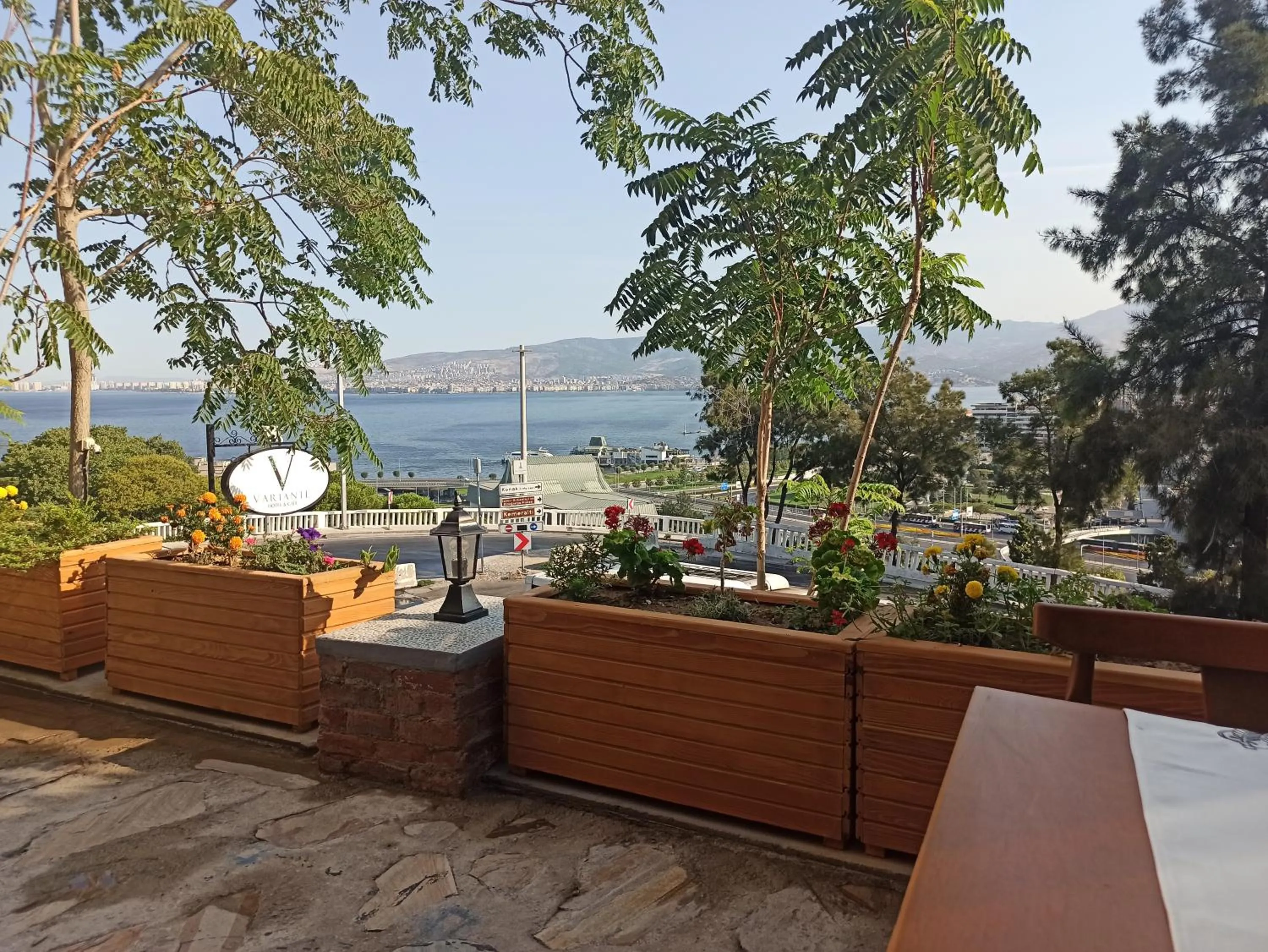 Restaurant/places to eat in Variante Hotel