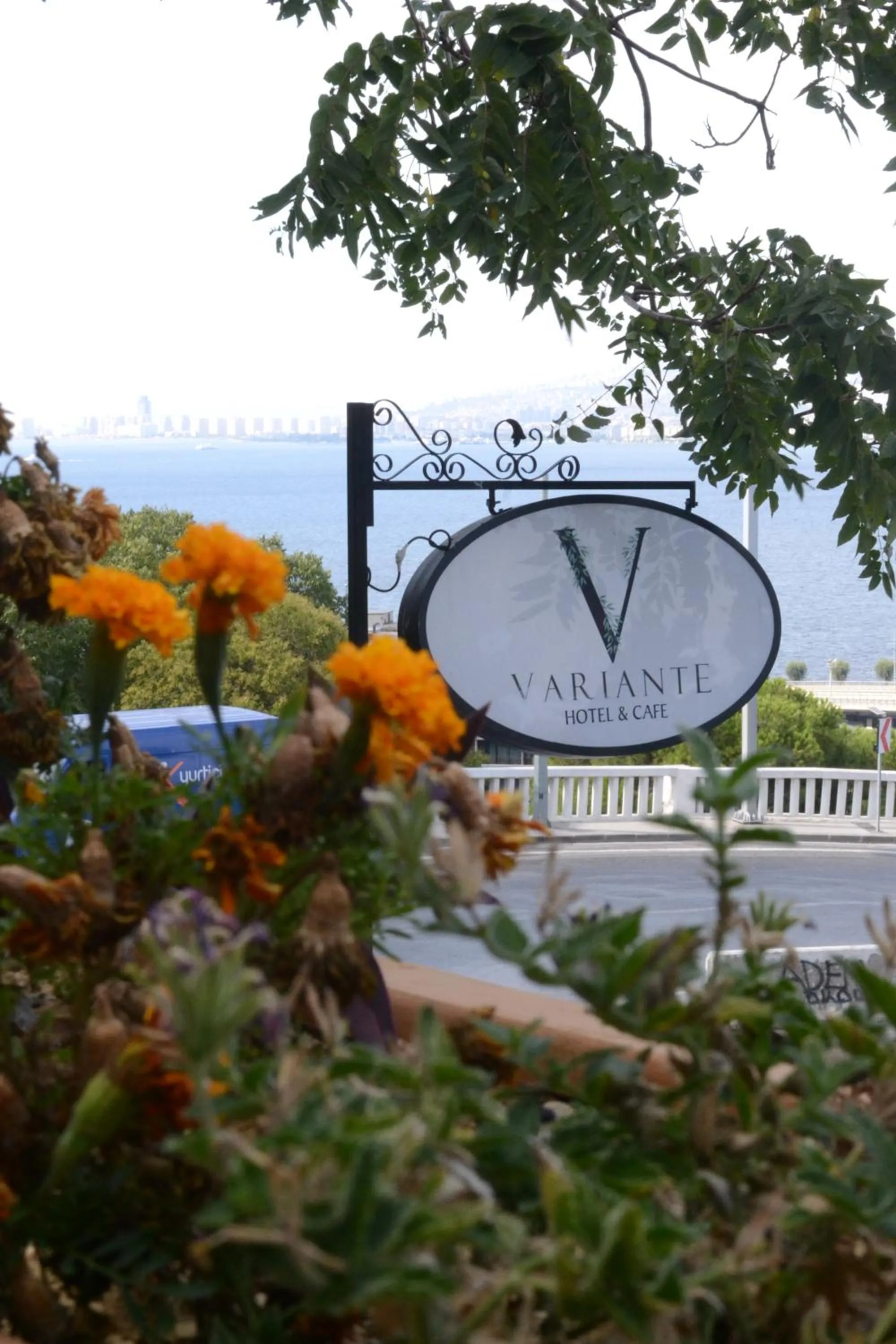 Property logo or sign in Variante Hotel