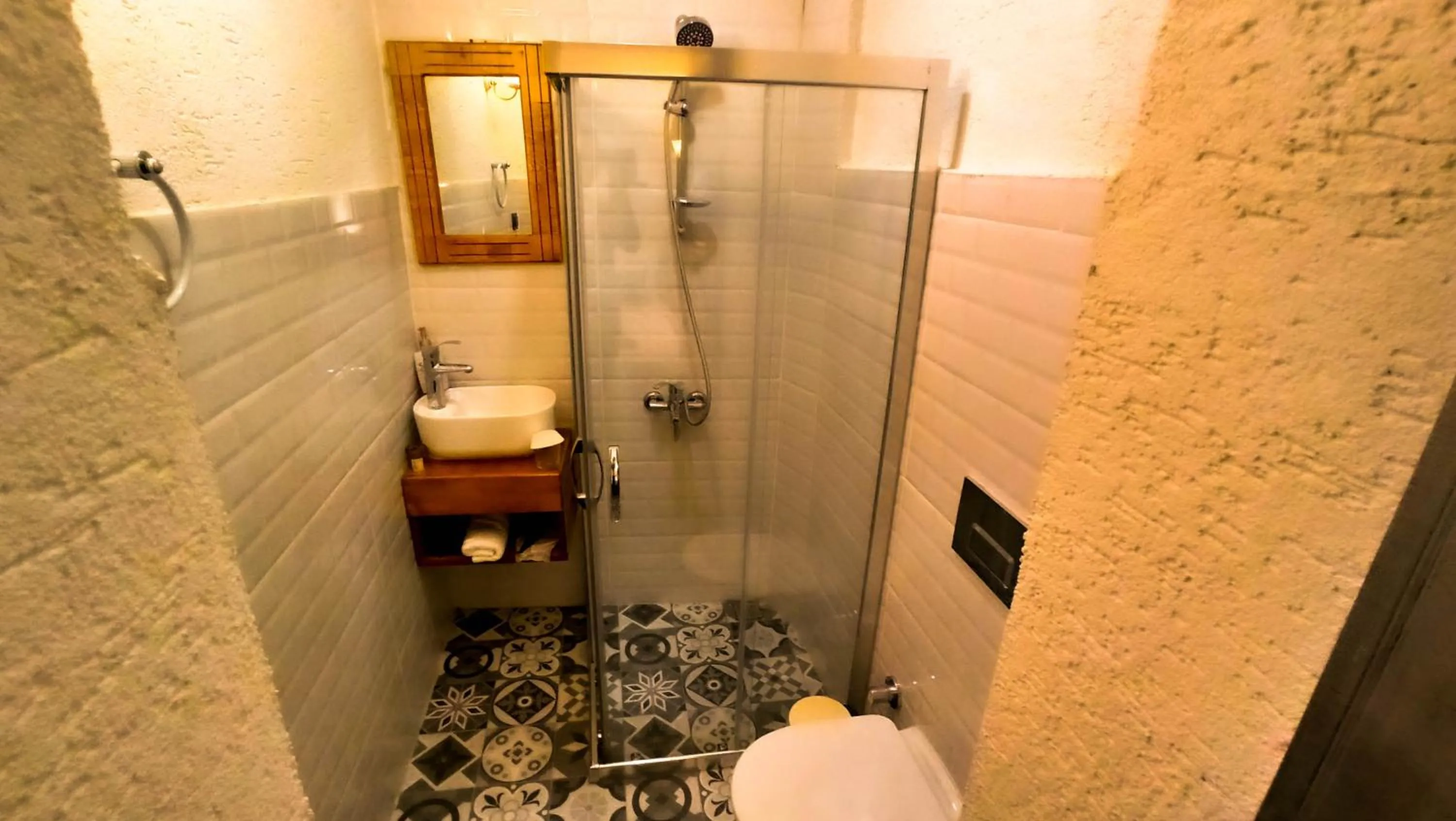 Toilet in Variante Hotel