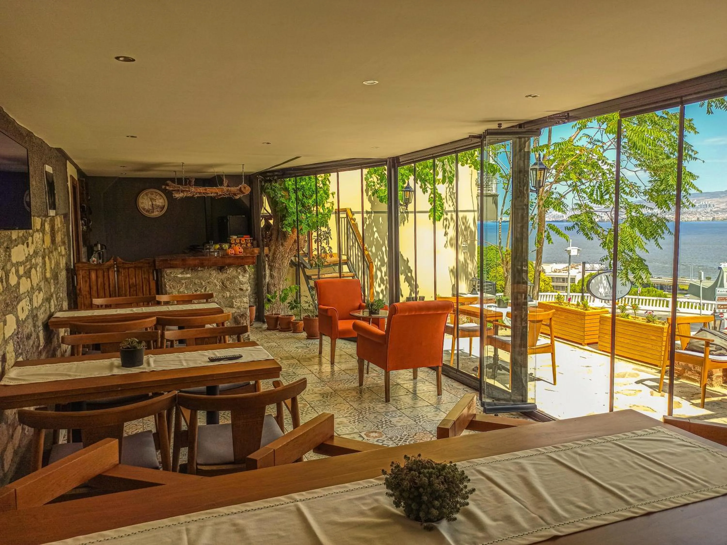 Restaurant/places to eat in Variante Hotel