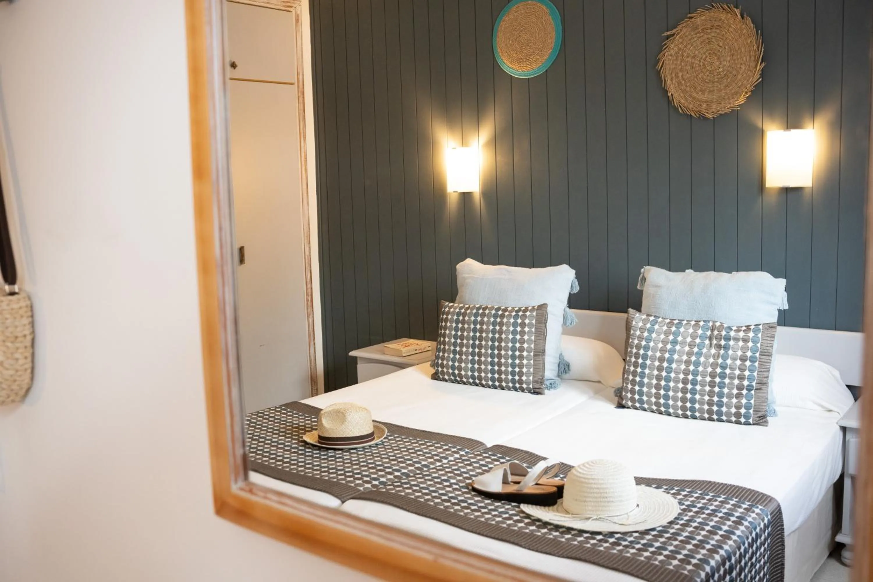 Bedroom, Bed in Apartamentos Royal Life