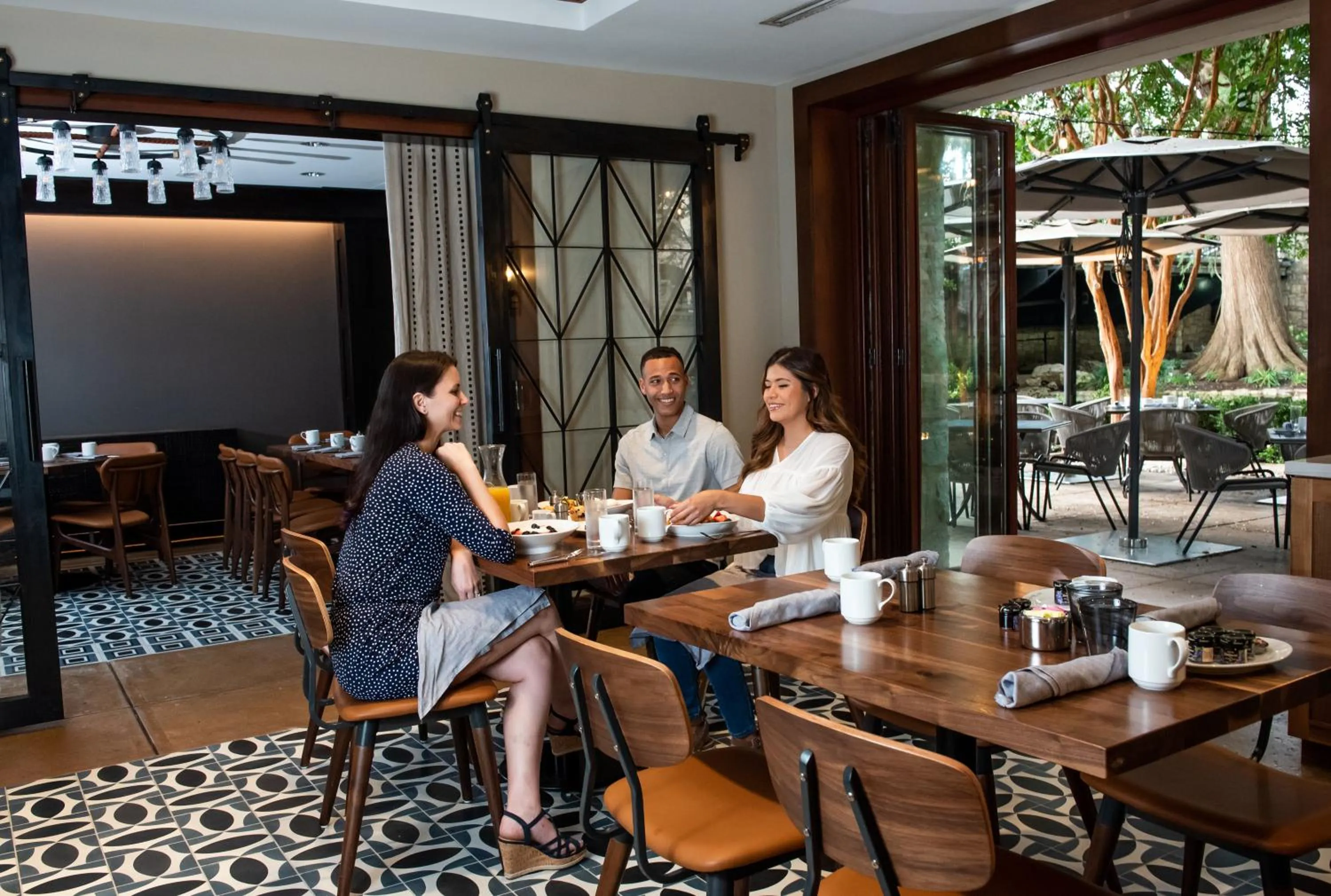 Dining area in Hotel Contessa - Suites on the Riverwalk