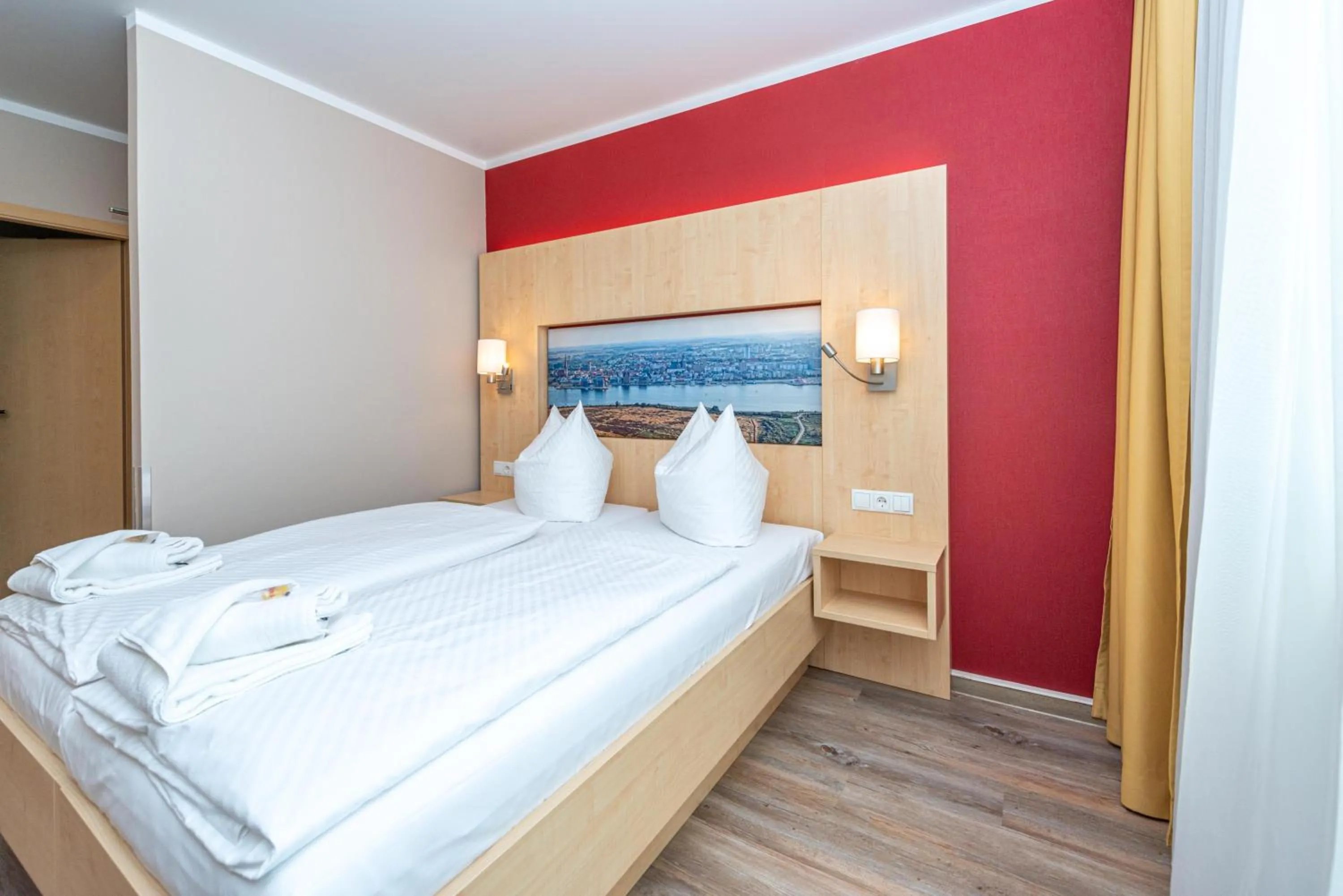 Photo of the whole room, Bed in Hotel an der Stadthalle Rostock HBF