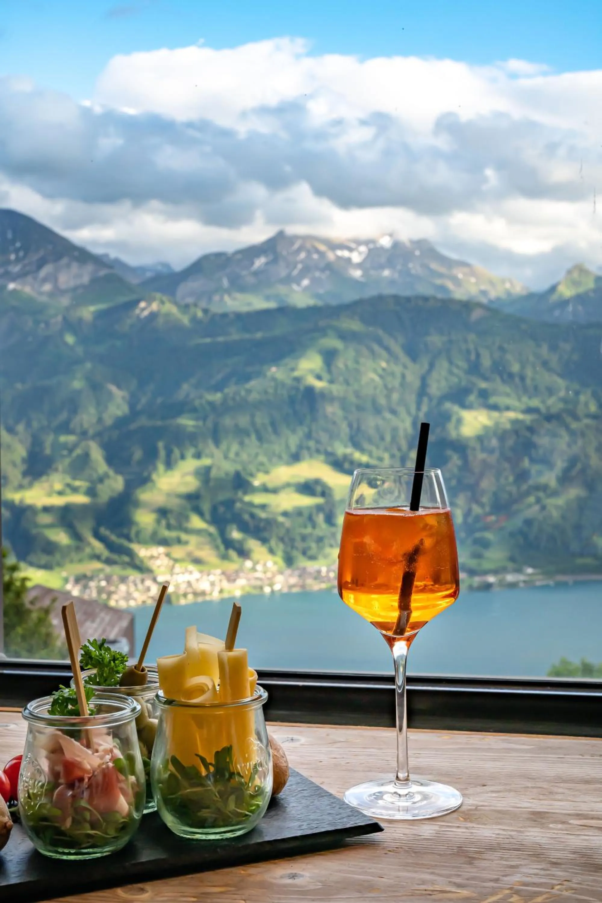 Lounge or bar in Dorint Blüemlisalp Beatenberg/Interlaken