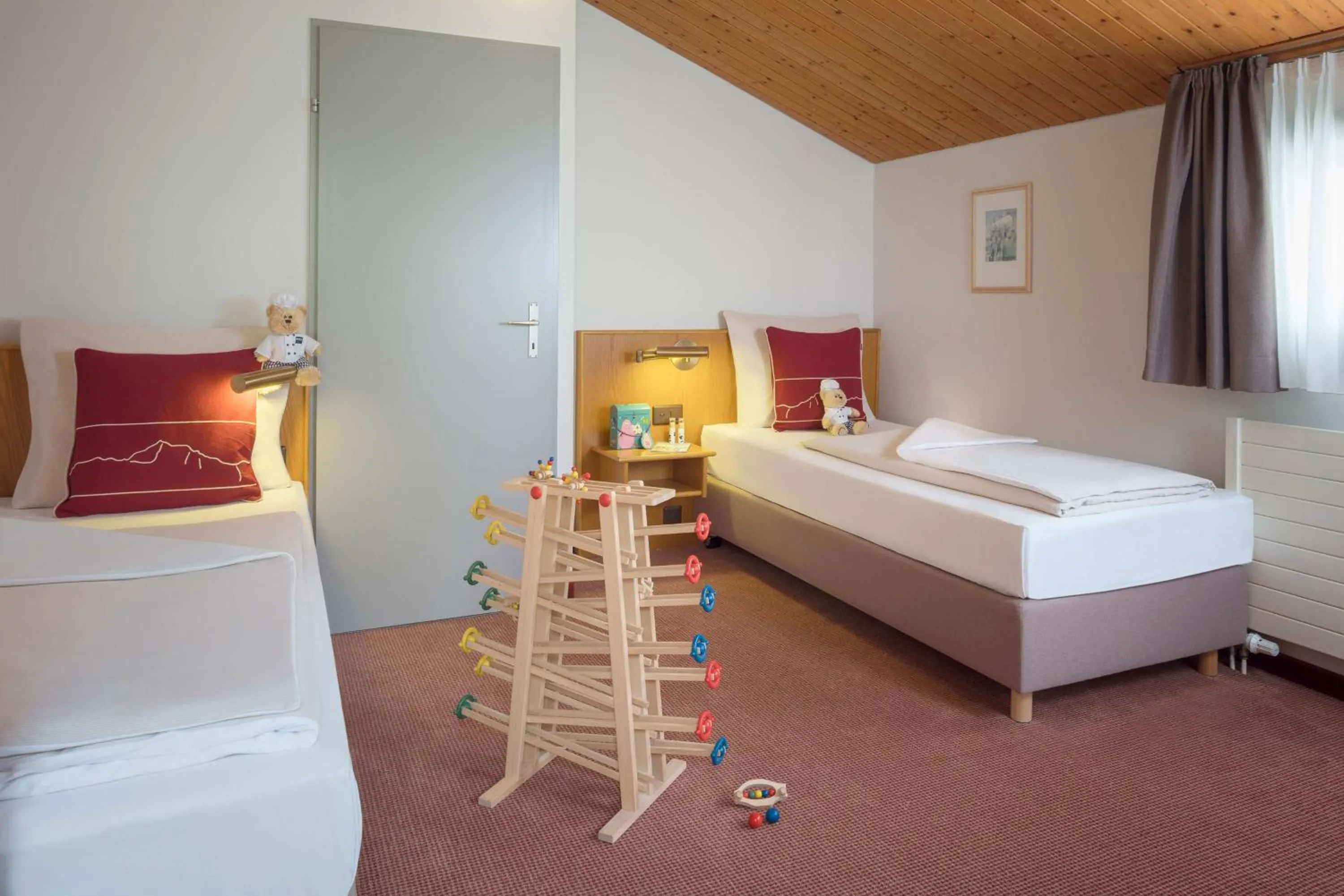 Bedroom, Bed in Dorint Blüemlisalp Beatenberg/Interlaken