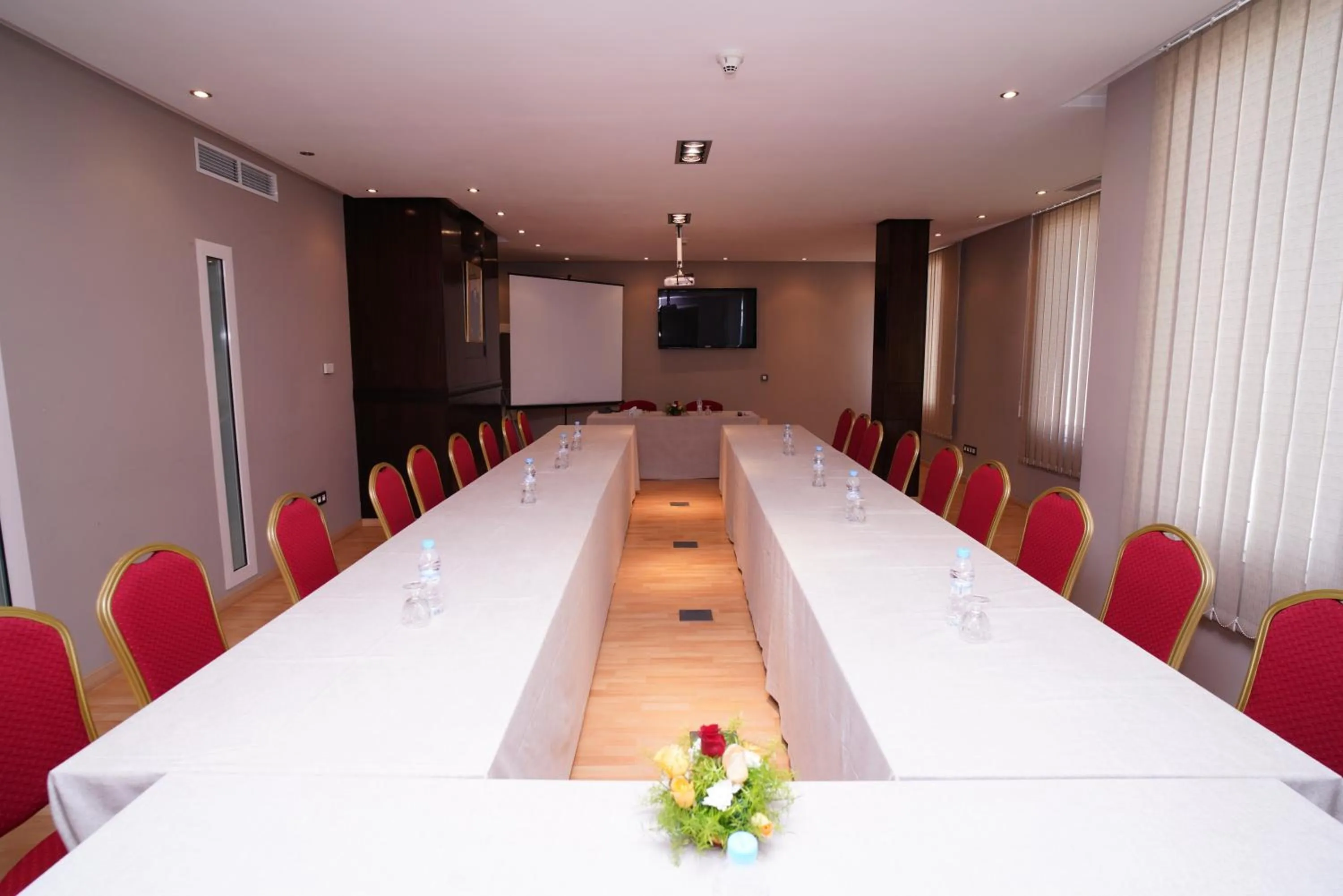 Communal lounge/ TV room in Hotel La Capitale