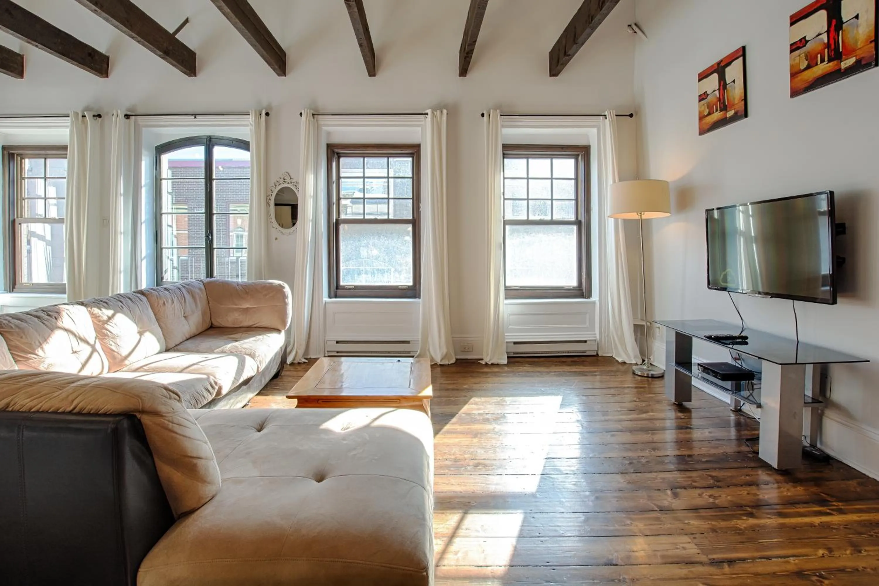 Communal lounge/ TV room in Les Lofts St-Jo - Par Les Lofts Vieux-Québec