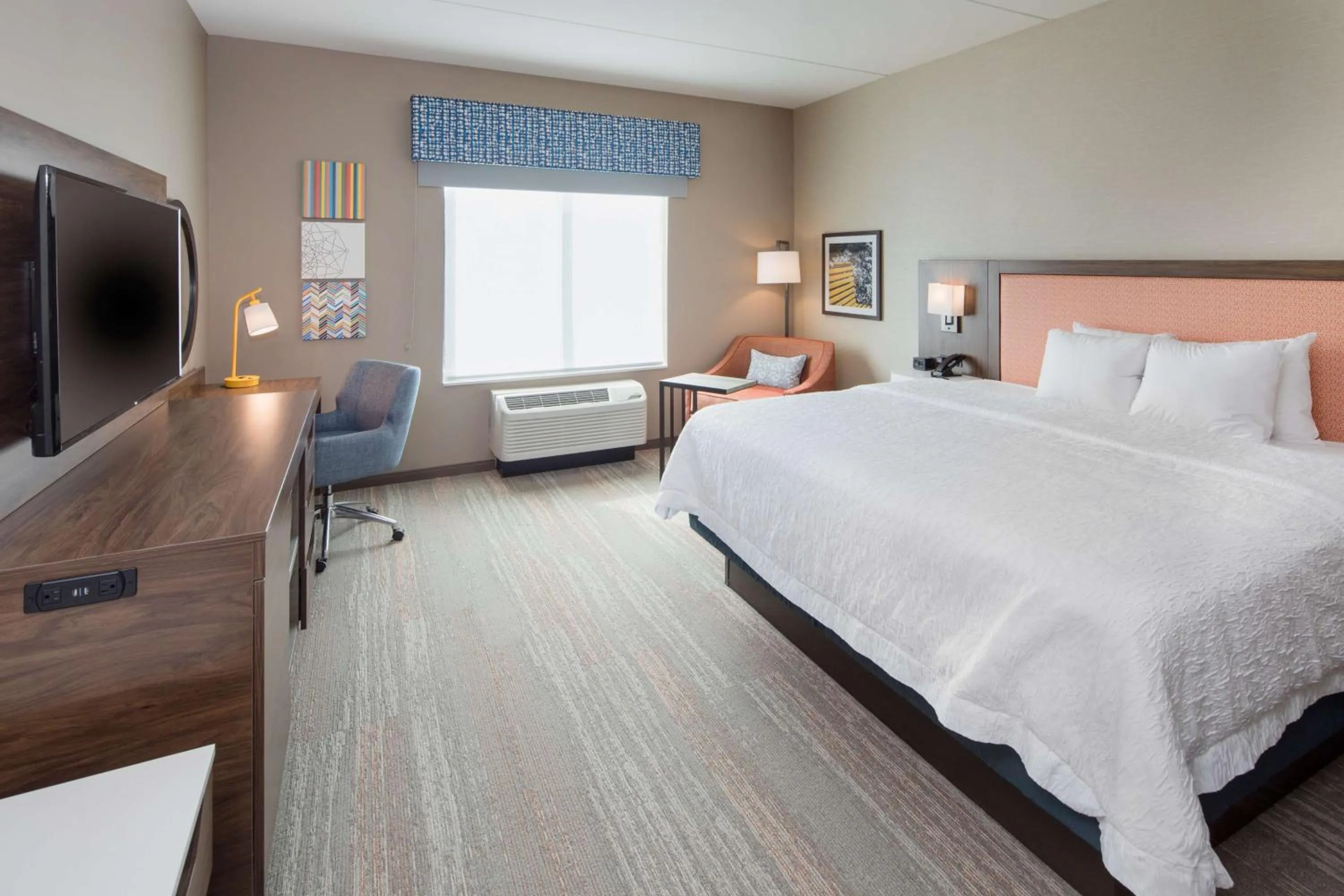 Bedroom, Bed in Hampton Inn Smithfield Selma, NC