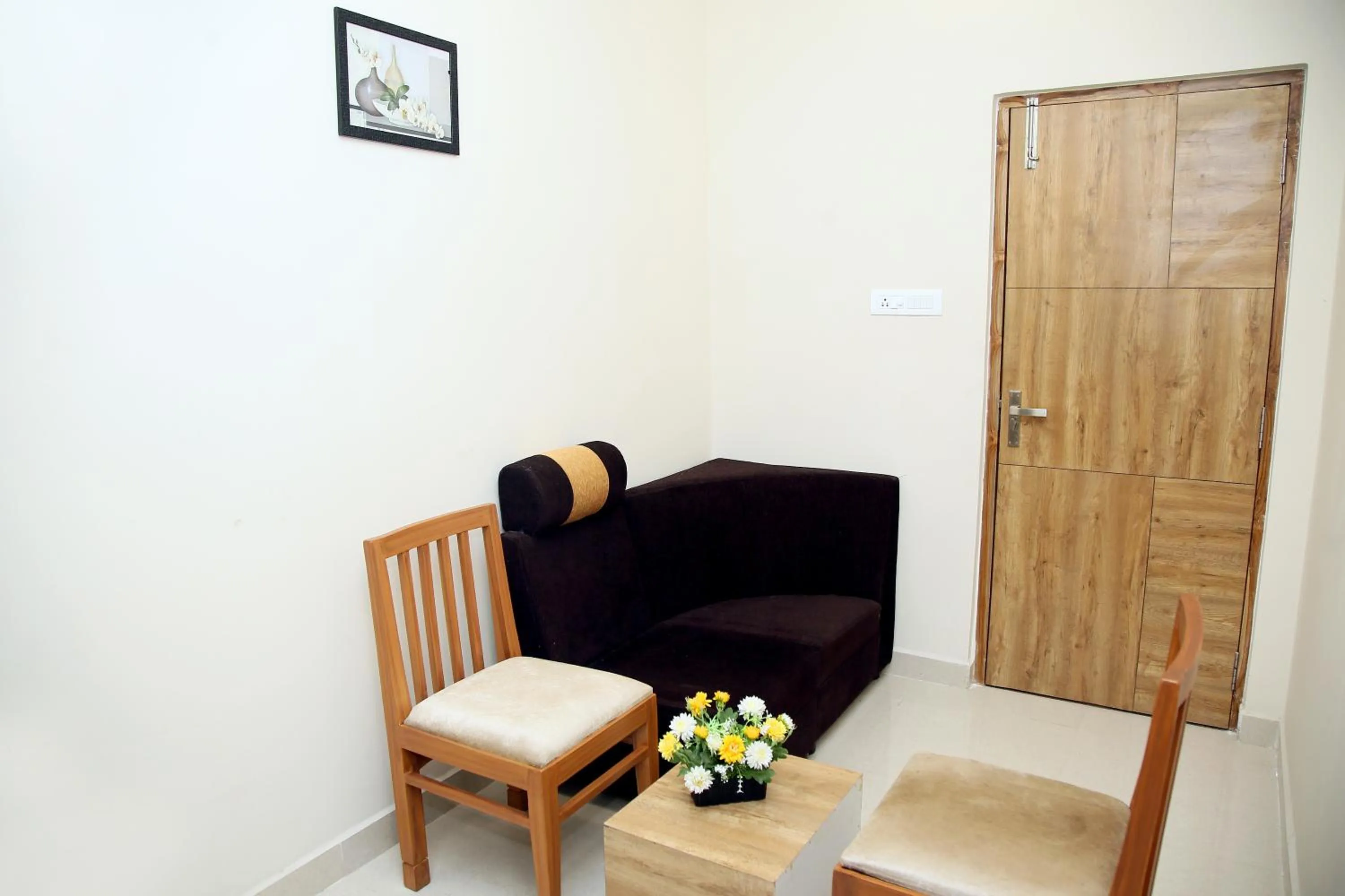 Seating area in Apollo Court (Apollo hospital,Sankara natralya, US consulate