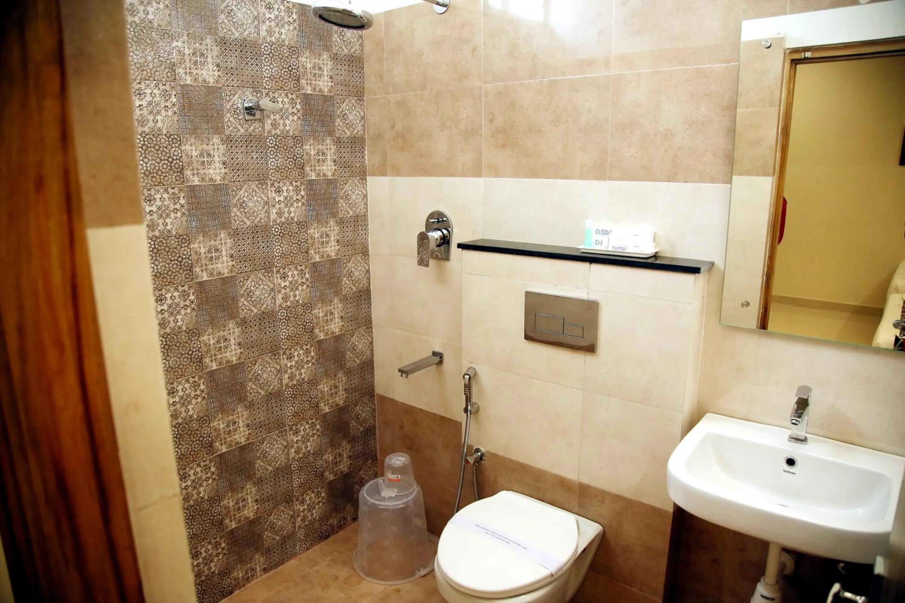 Shower in Apollo Court (Apollo hospital,Sankara natralya, US consulate