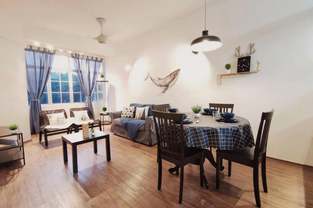 Living room in EEs Whale House - Homestay 3 min walk to beach