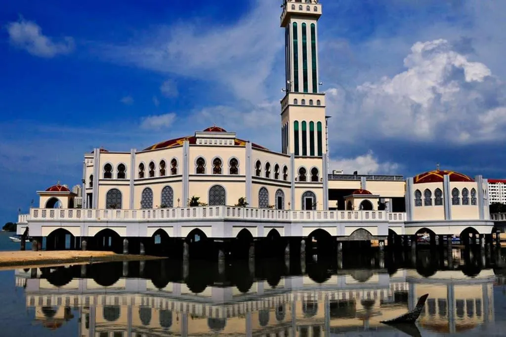 Nearby landmark in EEs Whale House - Homestay 3 min walk to beach