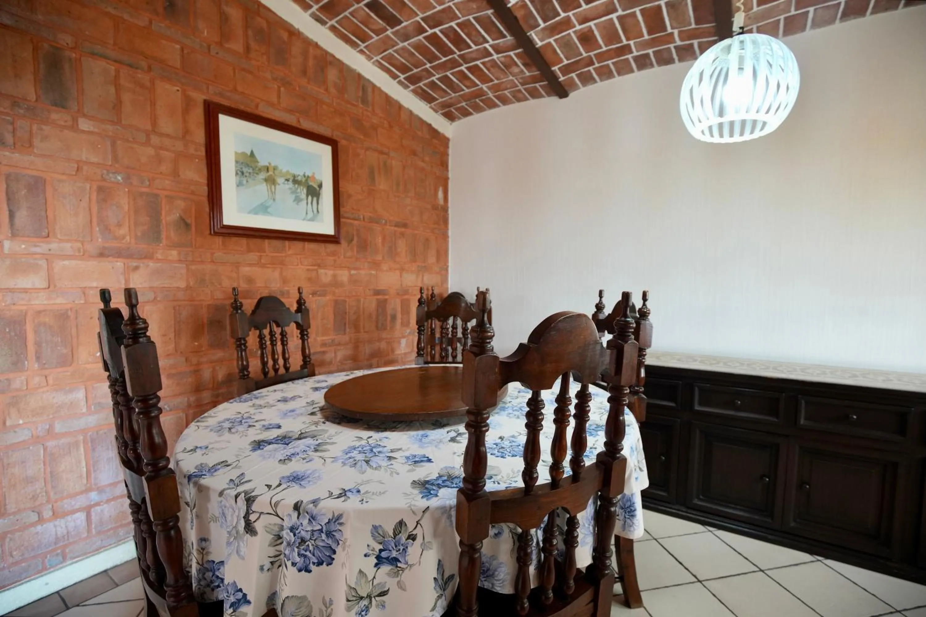 Dining area in Mama Chuy Hotel & Villas Ajijic
