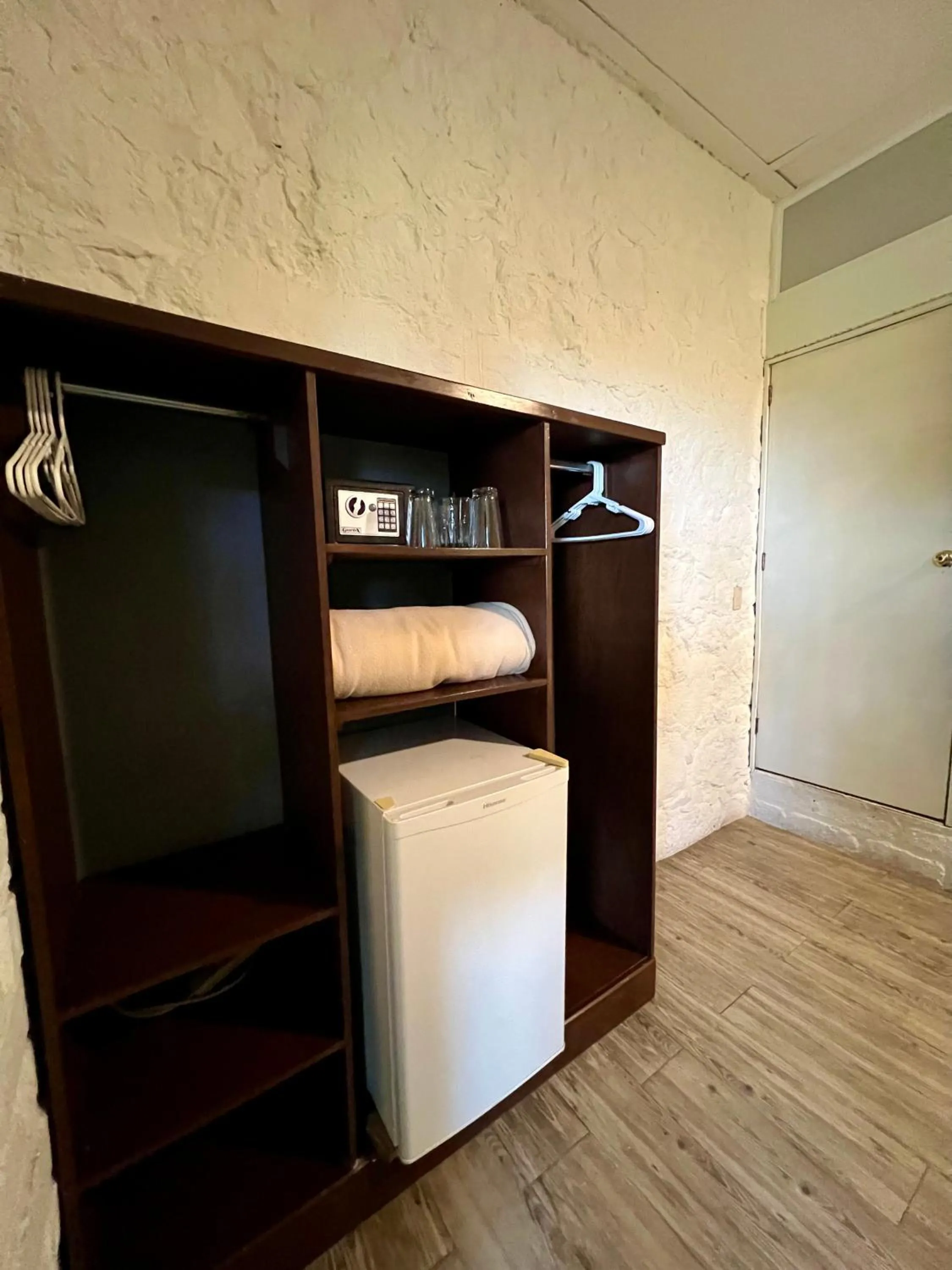 wardrobe in Mama Chuy Hotel & Villas Ajijic