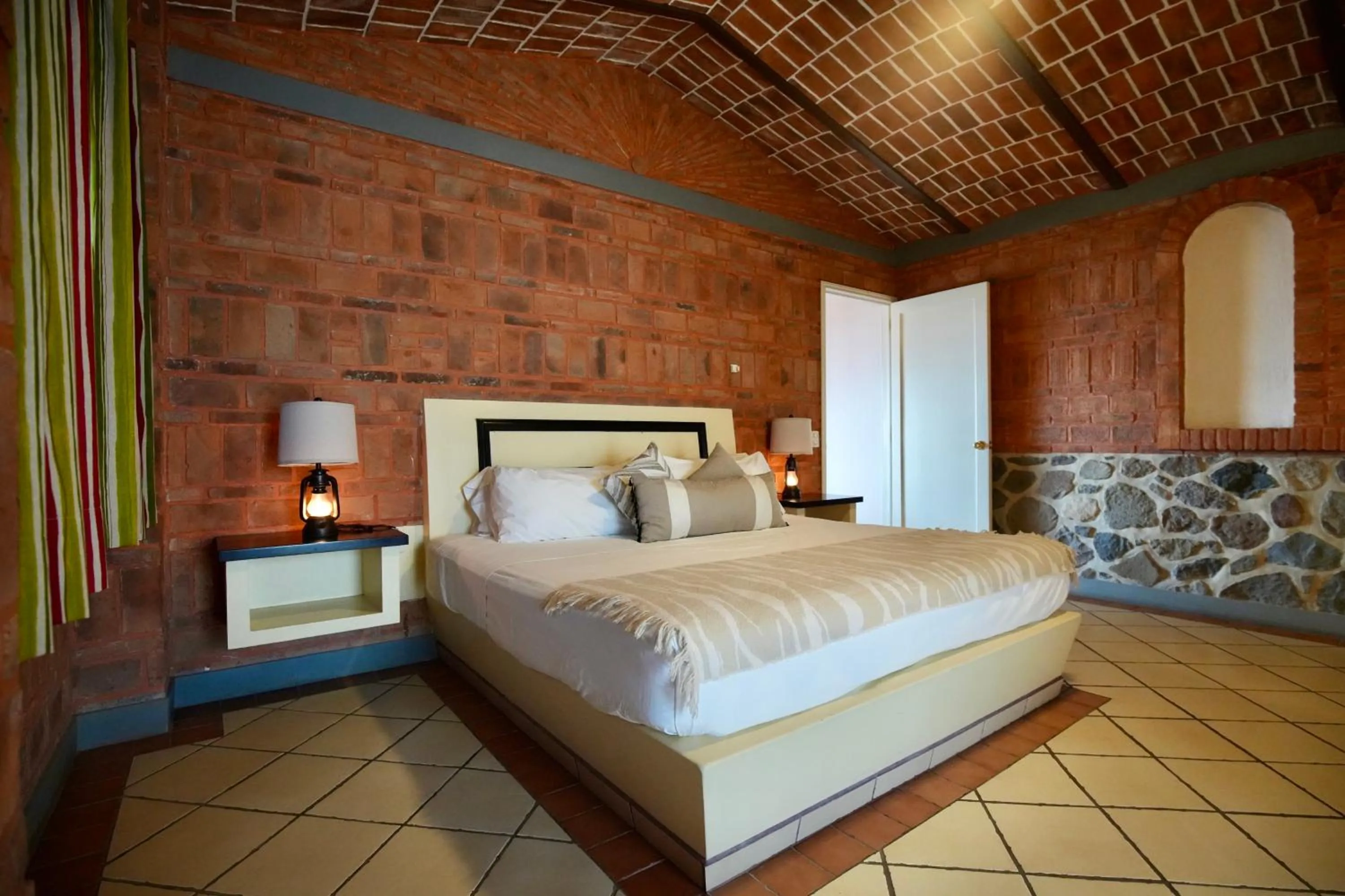 Bedroom, Bed in Mama Chuy Hotel & Villas Ajijic