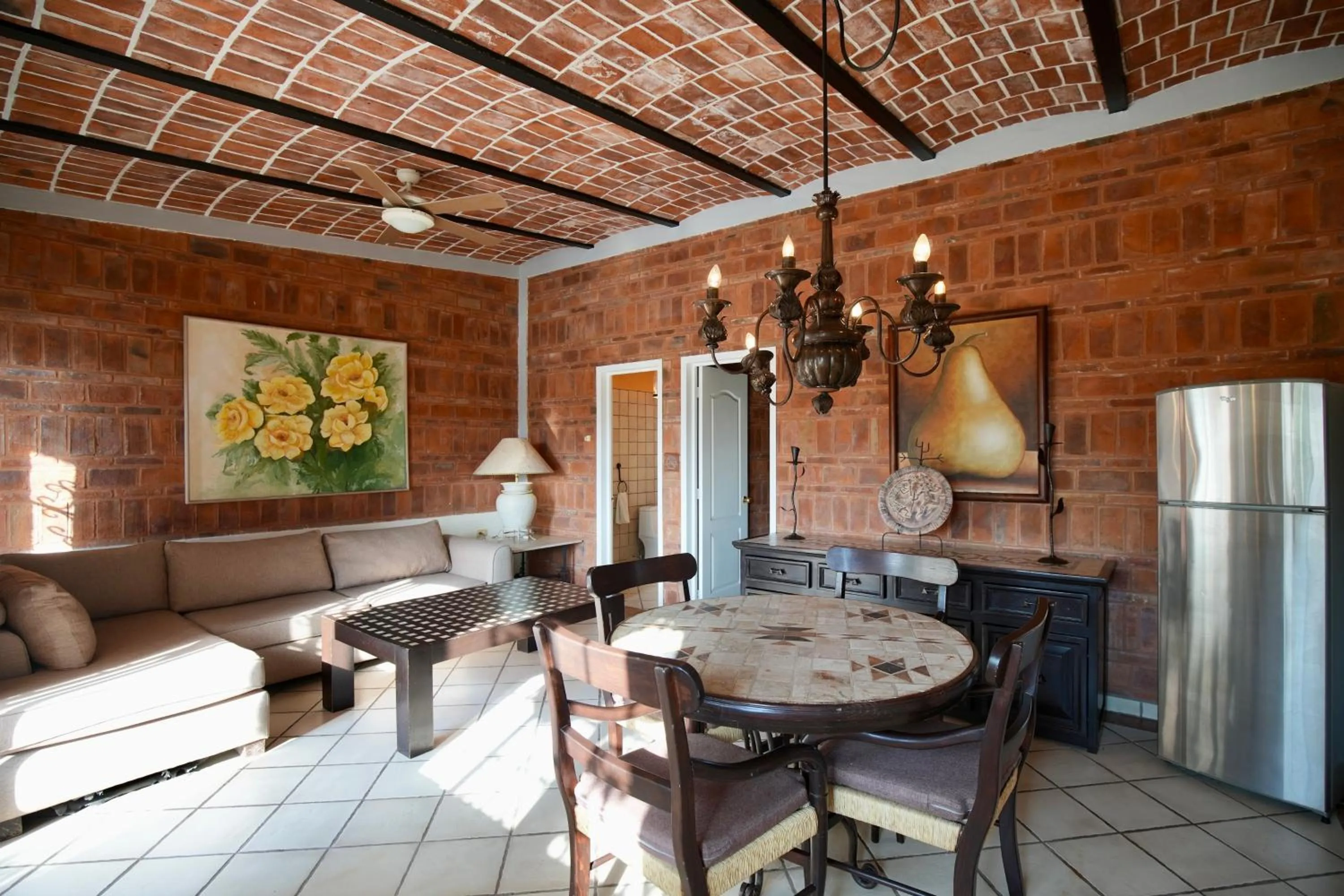 Dining area in Mama Chuy Hotel & Villas Ajijic