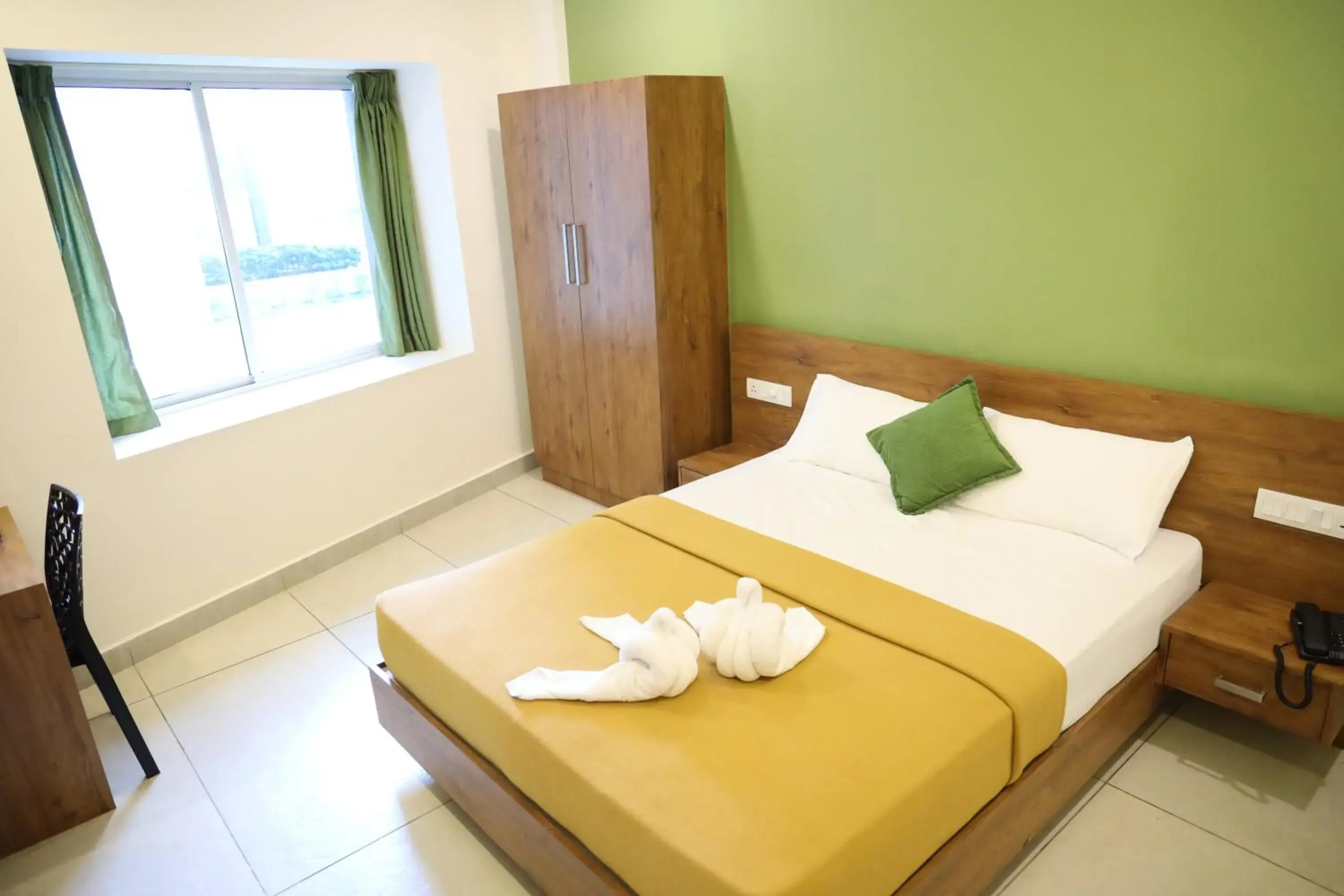 Standard Queen Room - single occupancy in Hillfort Inn Standard Queen Room - single occupancy in Hillfort Inn