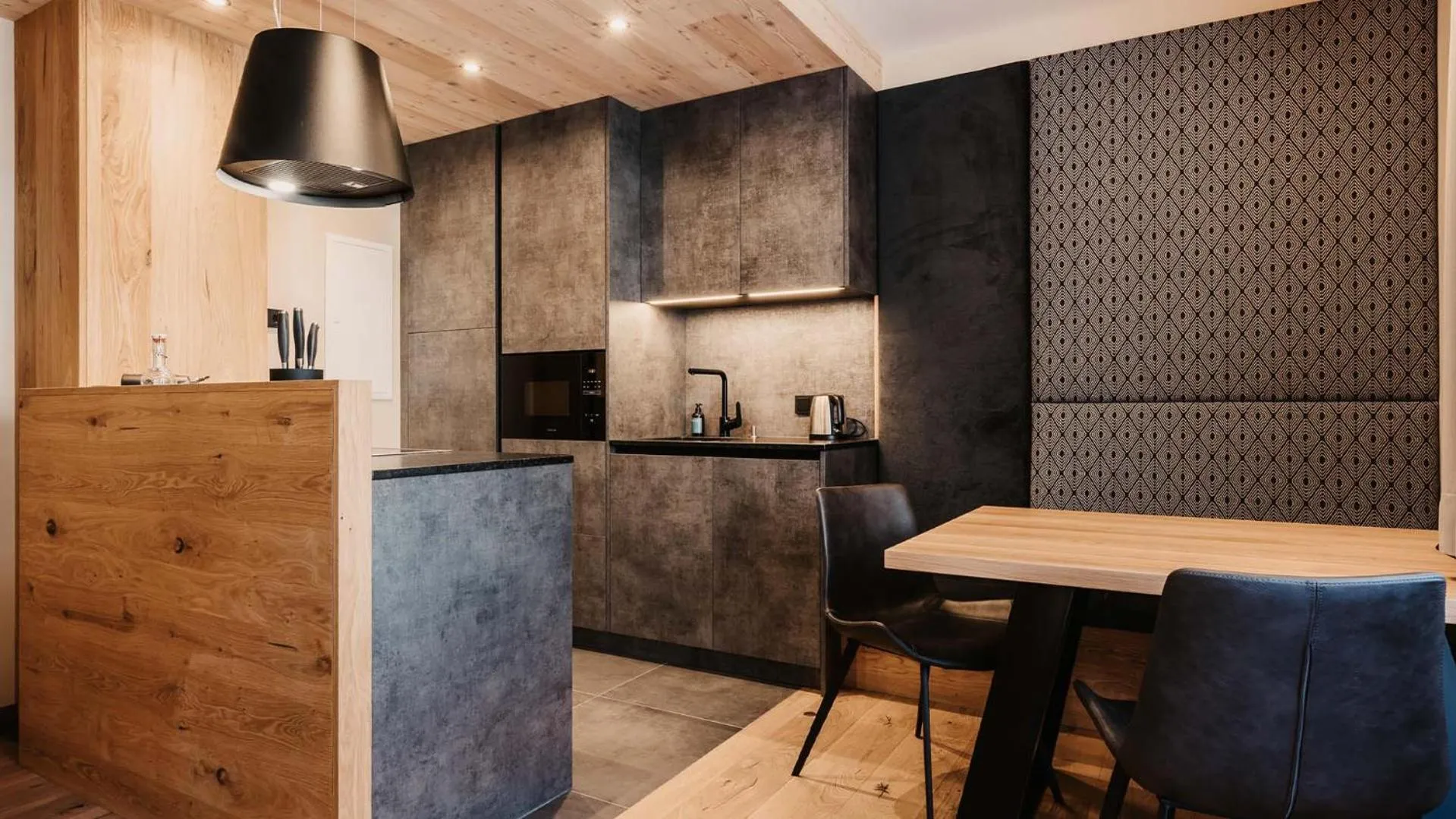 Kitchen or kitchenette in Hofgut Apartment & Lifestyle Resort Wagrain