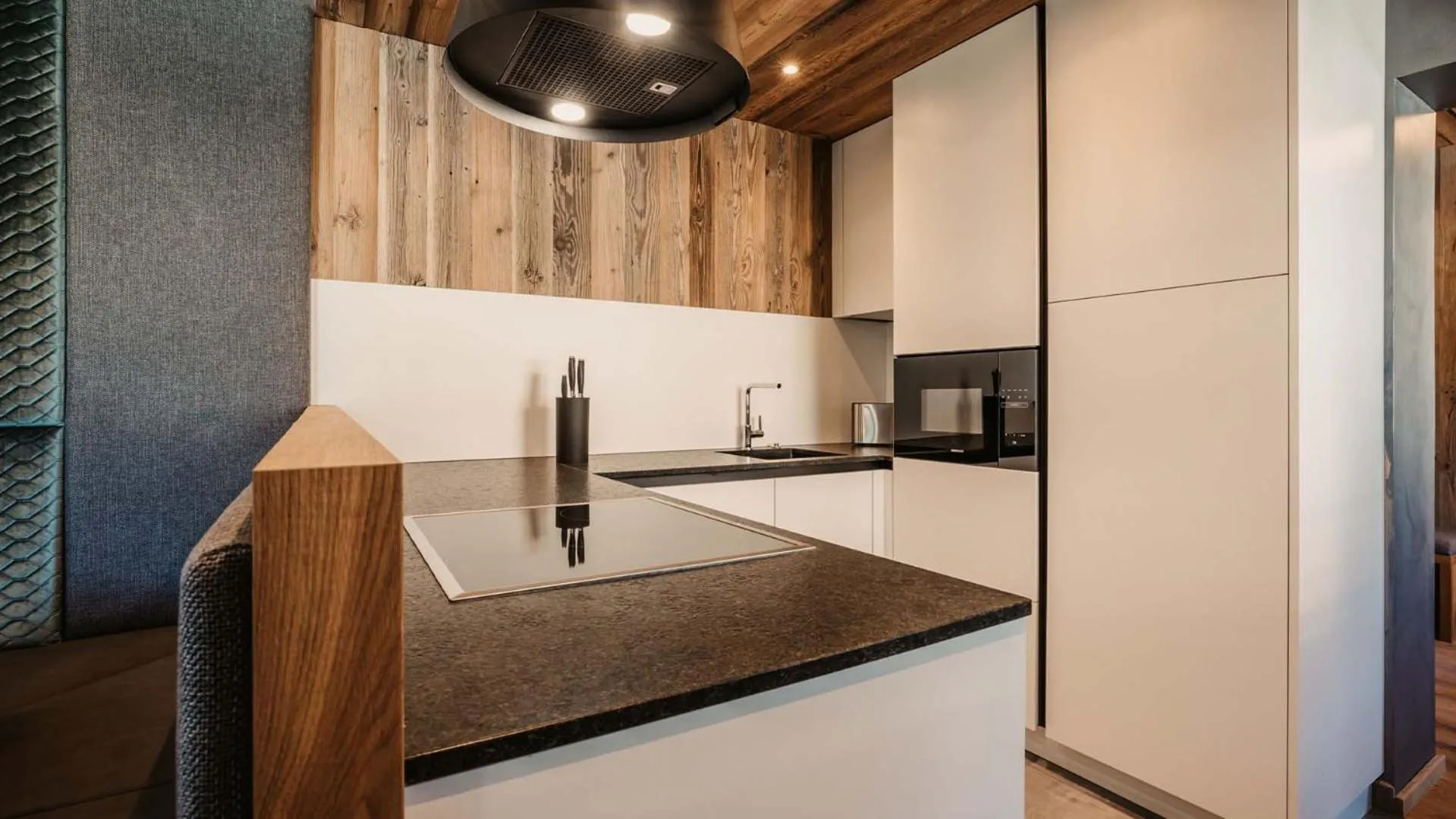 Kitchen or kitchenette in Hofgut Apartment & Lifestyle Resort Wagrain