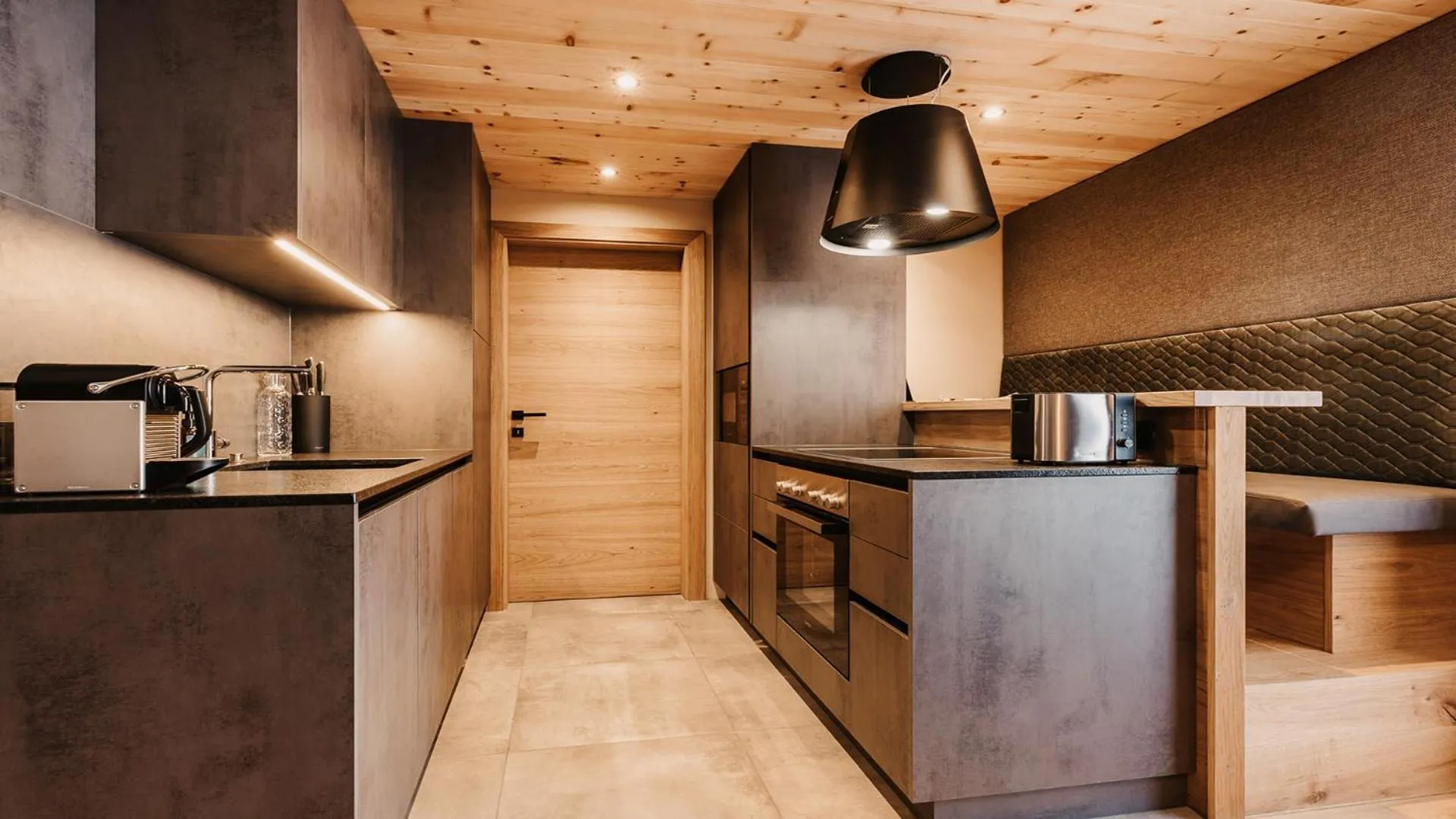 Kitchen or kitchenette in Hofgut Apartment & Lifestyle Resort Wagrain
