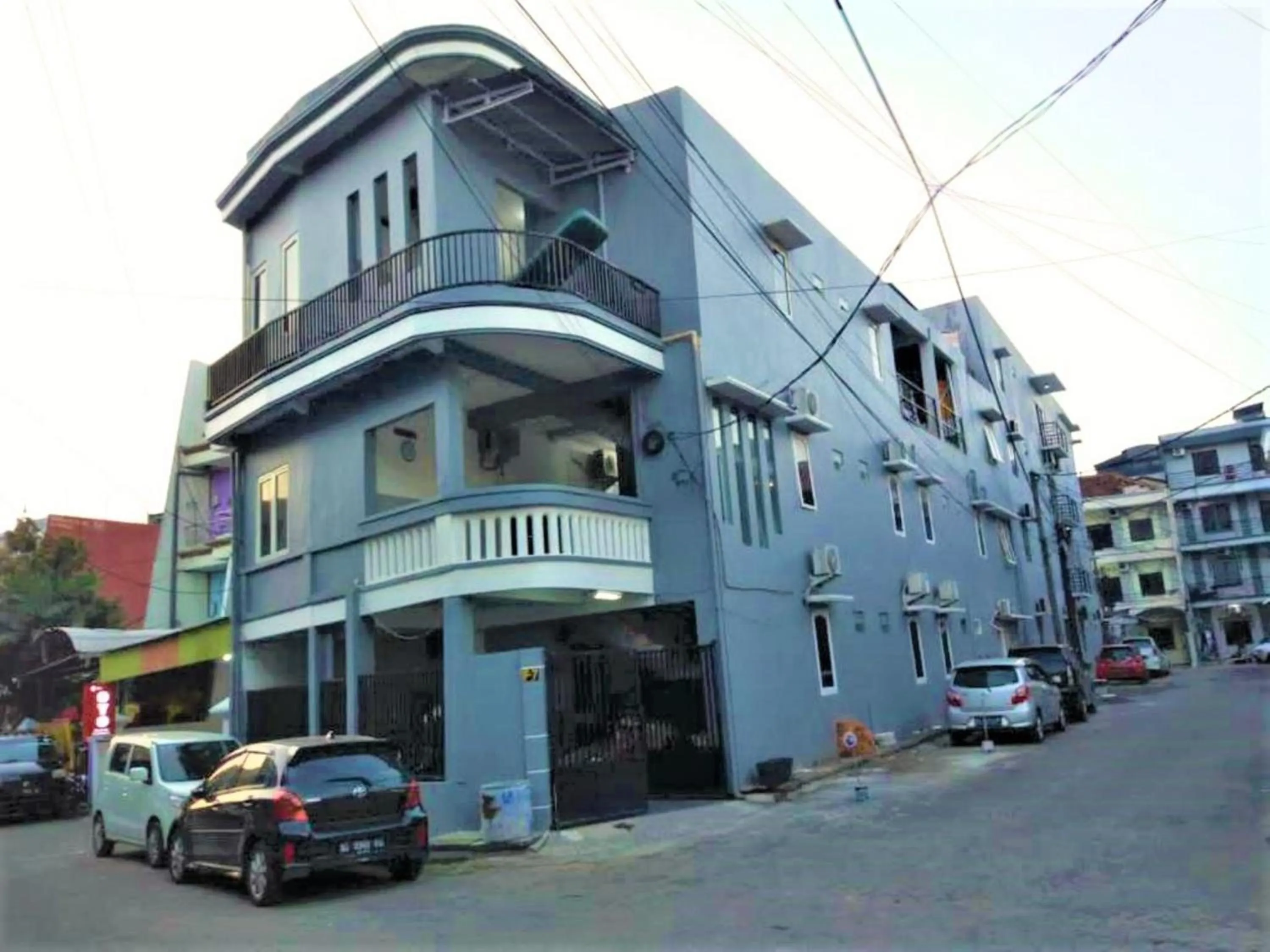 Property building in Siwalankerto F7