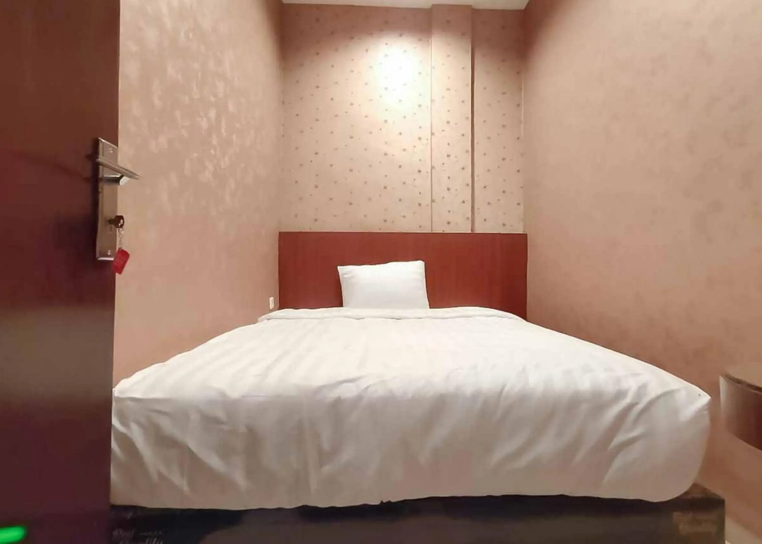 Double Room in RedDoorz Plus @ Jalan Letda Sujono Medan 2 Double Room in RedDoorz Plus @ Jalan Letda Sujono Medan 2