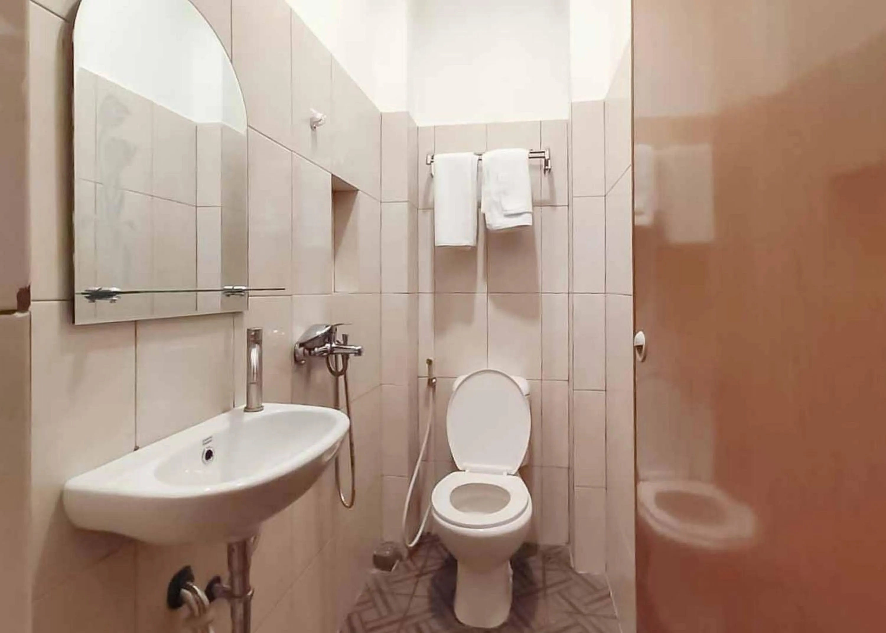 Bathroom in RedDoorz Plus @ Jalan Letda Sujono Medan 2