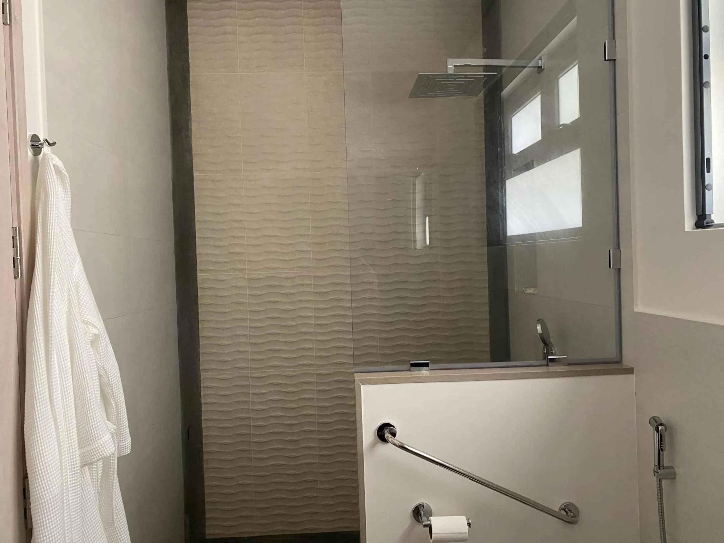 Shower in Paradise Chalets Yoga & Wellness