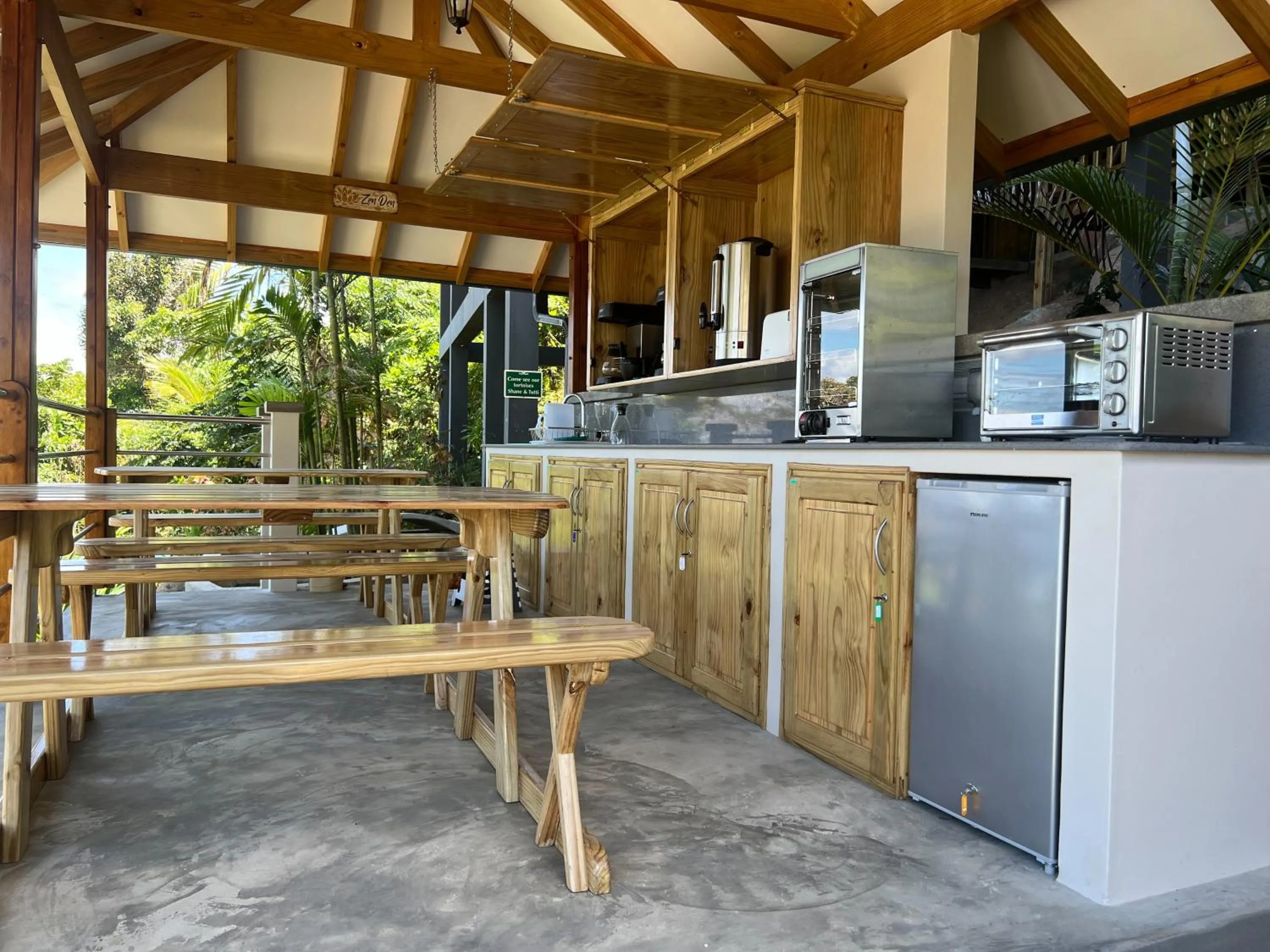 Breakfast in Paradise Chalets Yoga & Wellness