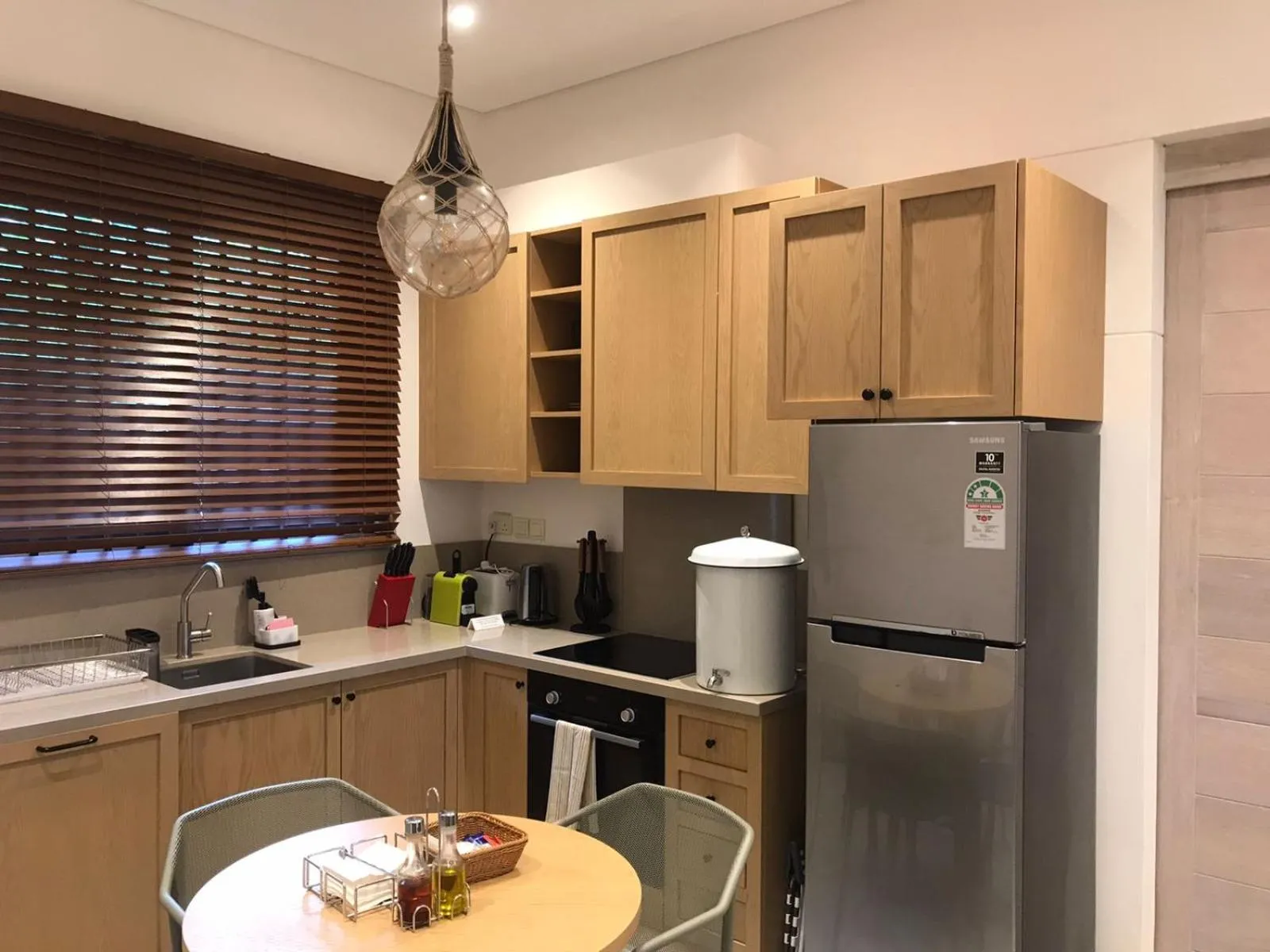 Kitchen or kitchenette in Paradise Chalets Yoga & Wellness