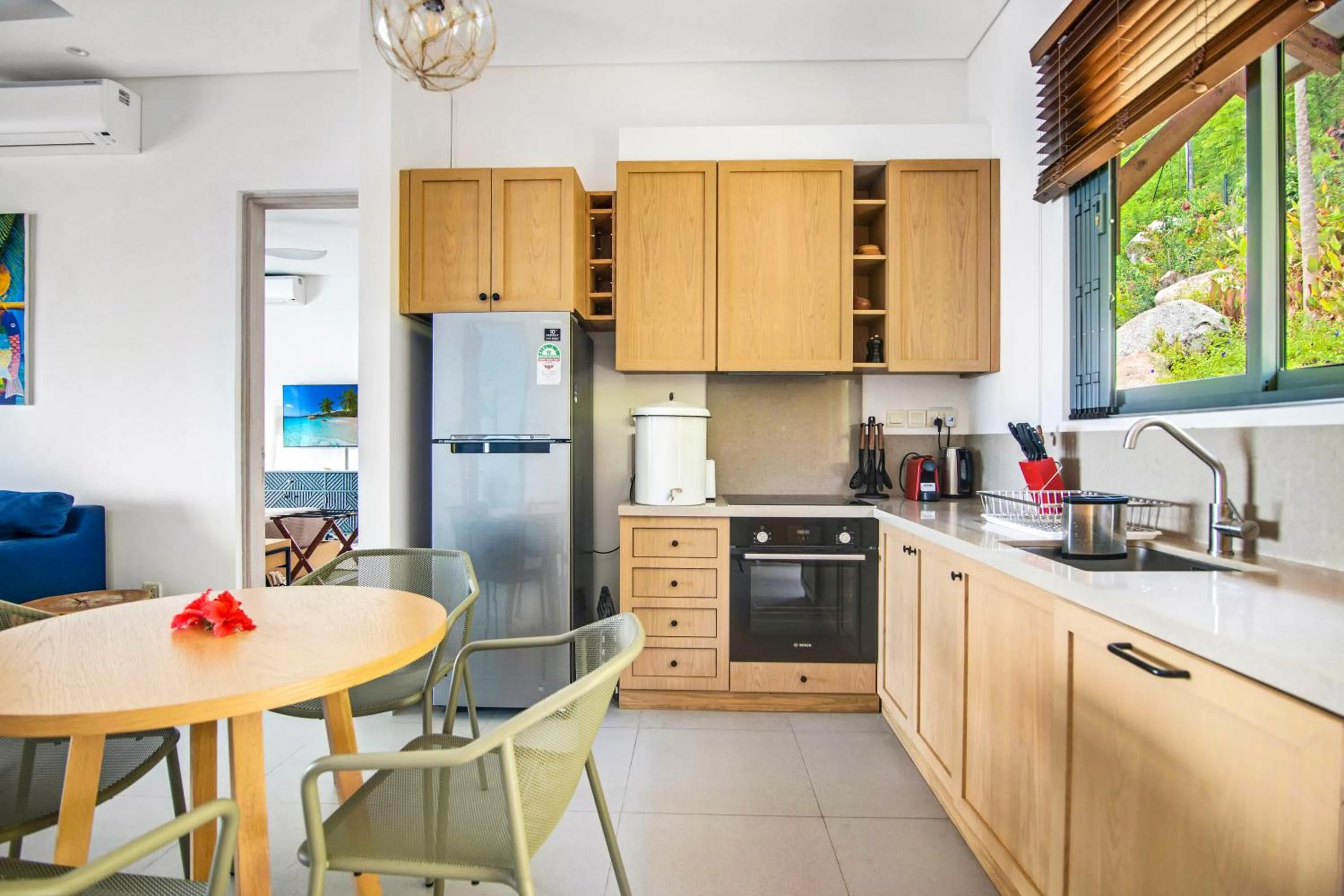 Kitchen or kitchenette in Paradise Chalets Yoga & Wellness