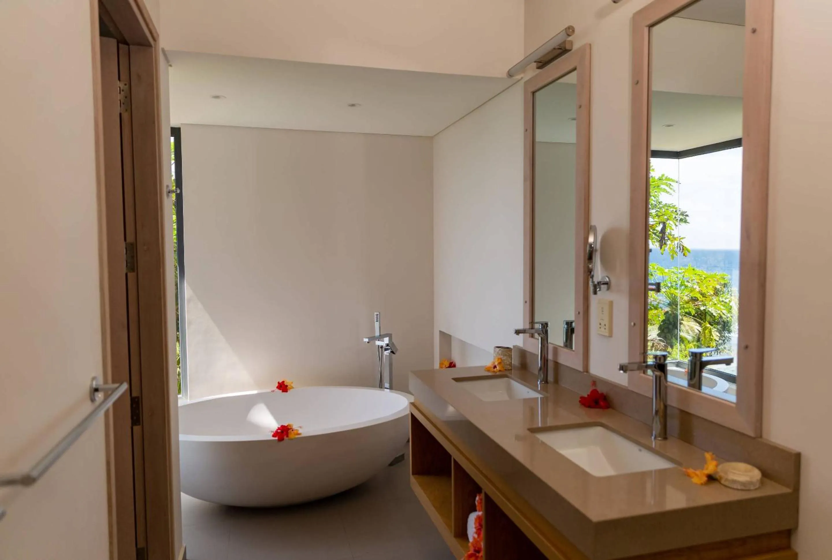 Bathroom in Paradise Chalets Yoga & Wellness