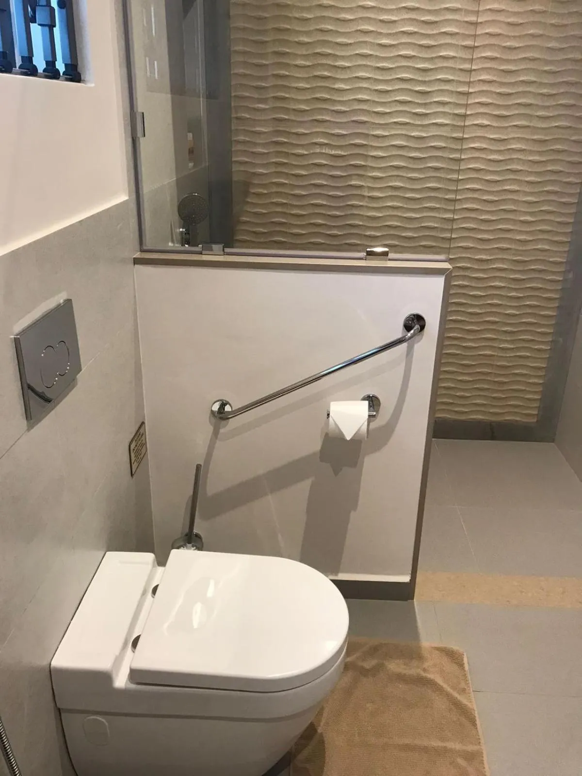 Toilet in Paradise Chalets Yoga & Wellness