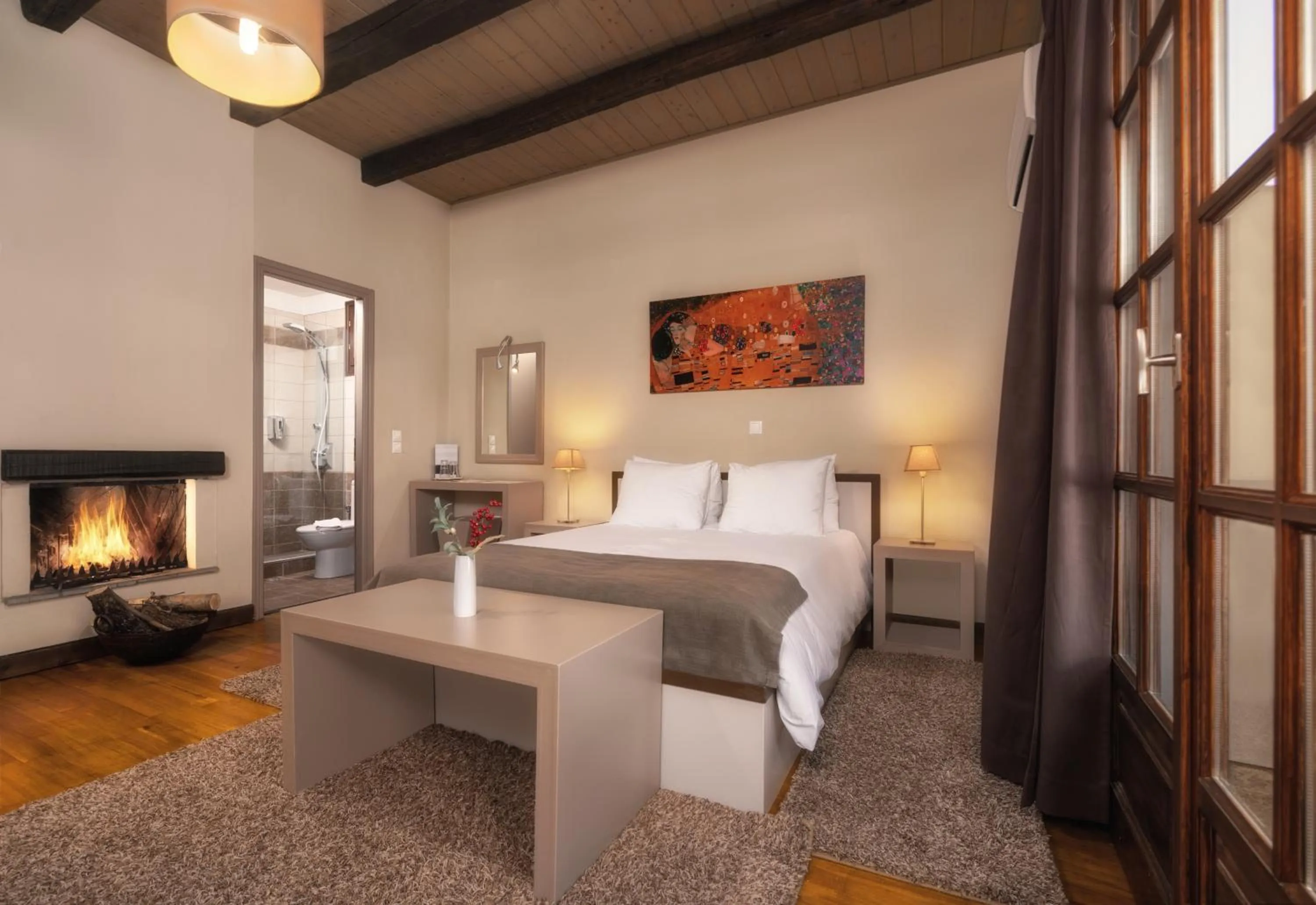 Bed in Κonitsa Gefyri hotel