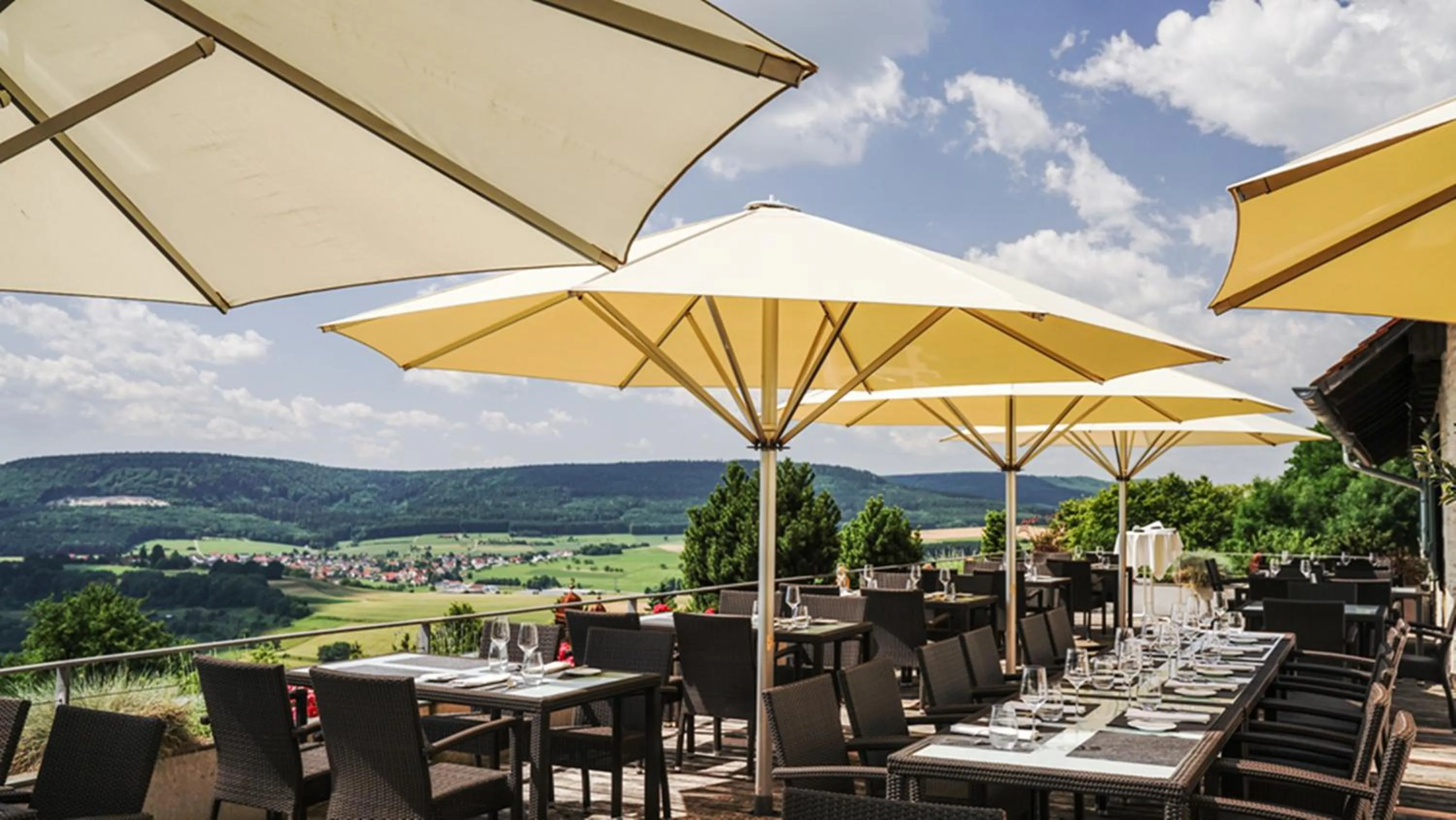 Restaurant/places to eat in Hotel Hofgut Hohenkarpfen