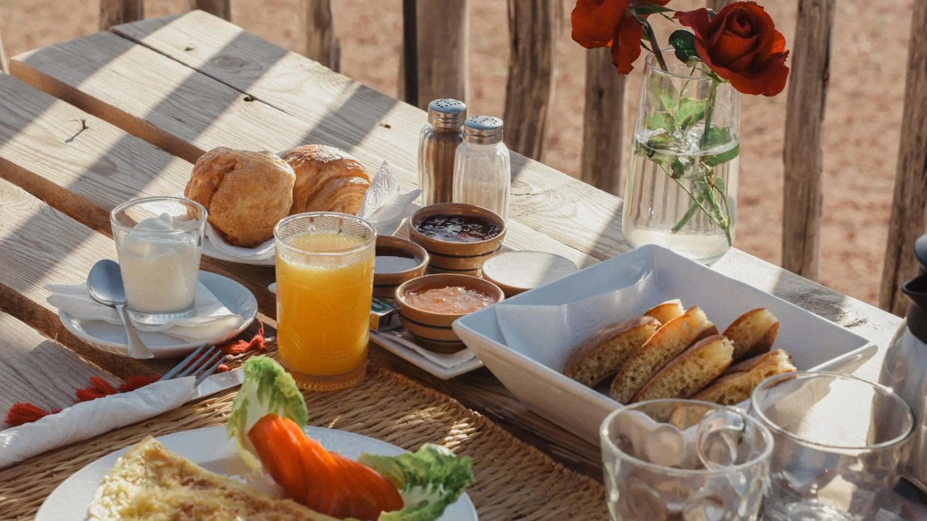 Breakfast in Nkhila Lodge