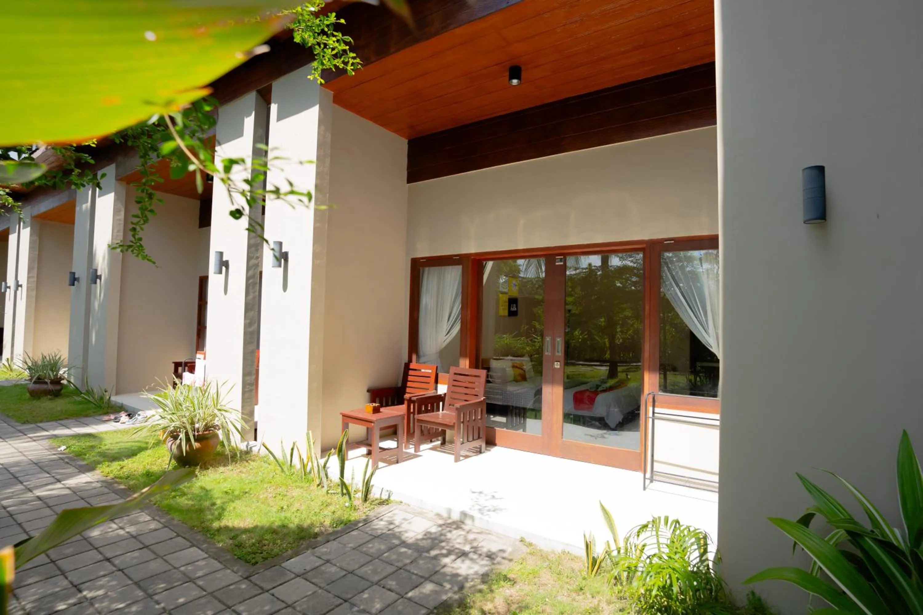 Seating area in RedDoorz Syariah near Lombok Epicentrum Mall